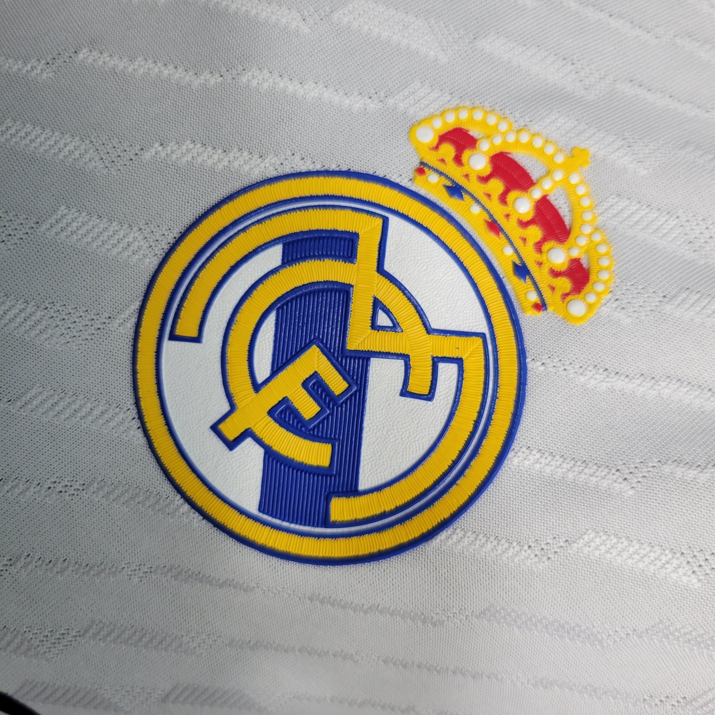 Real Madrid Domicile 23/24 - Vue latérale