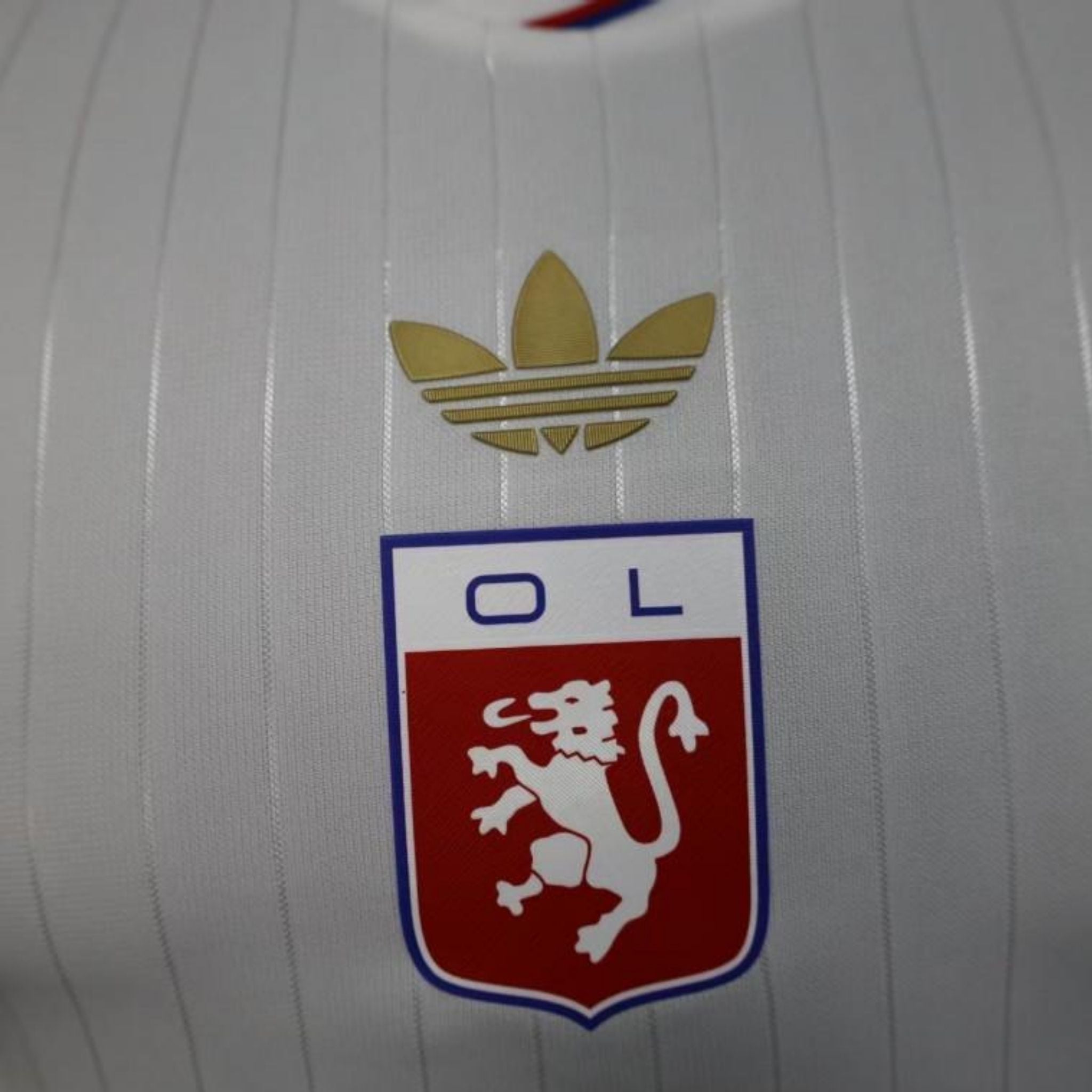 Olympique Lyonnais Édition Spéciale 25/26 - 50e Anniversarie Version Joueur - Vue rapprochée