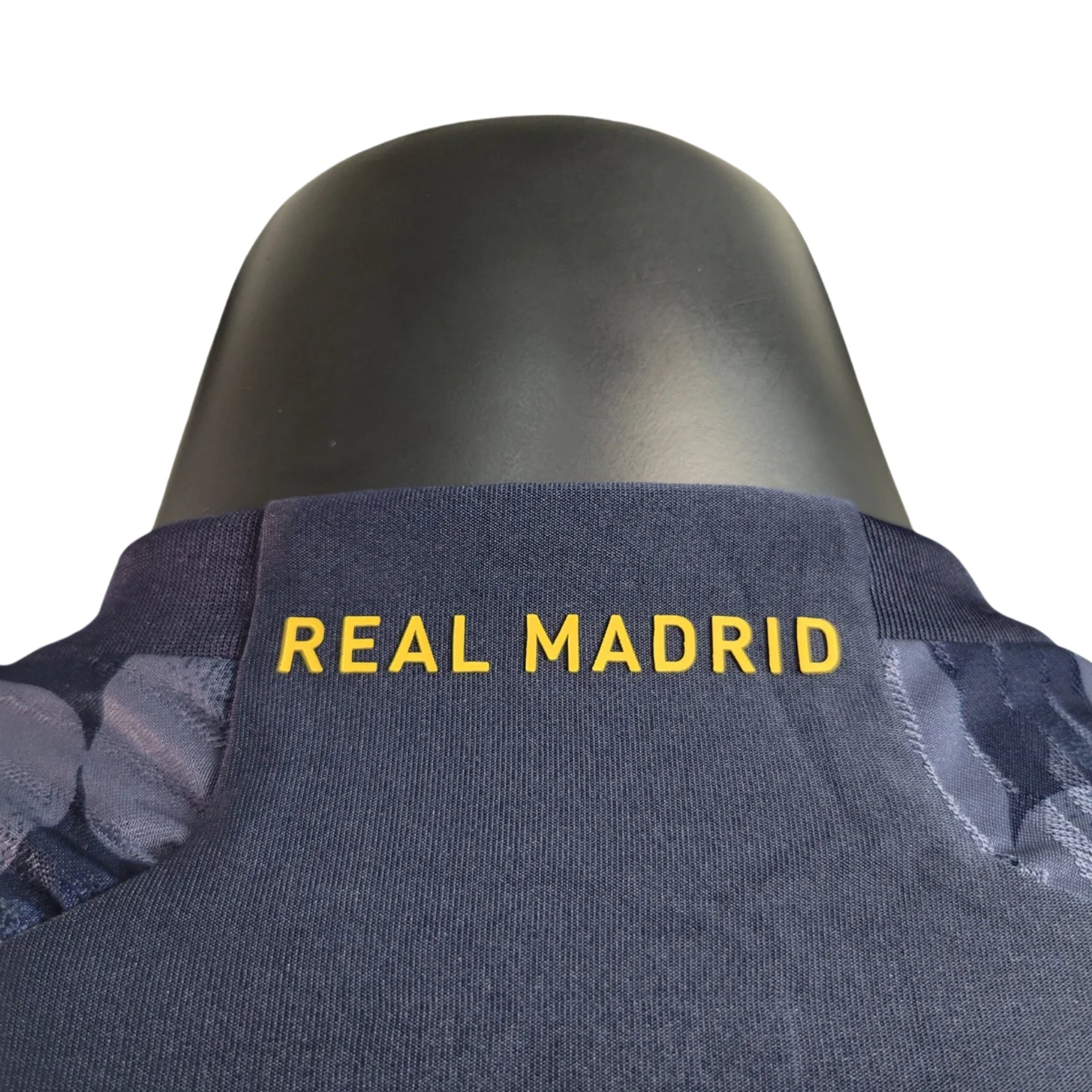 Real Madrid Extérieur 23/24 - Vue rapprochée