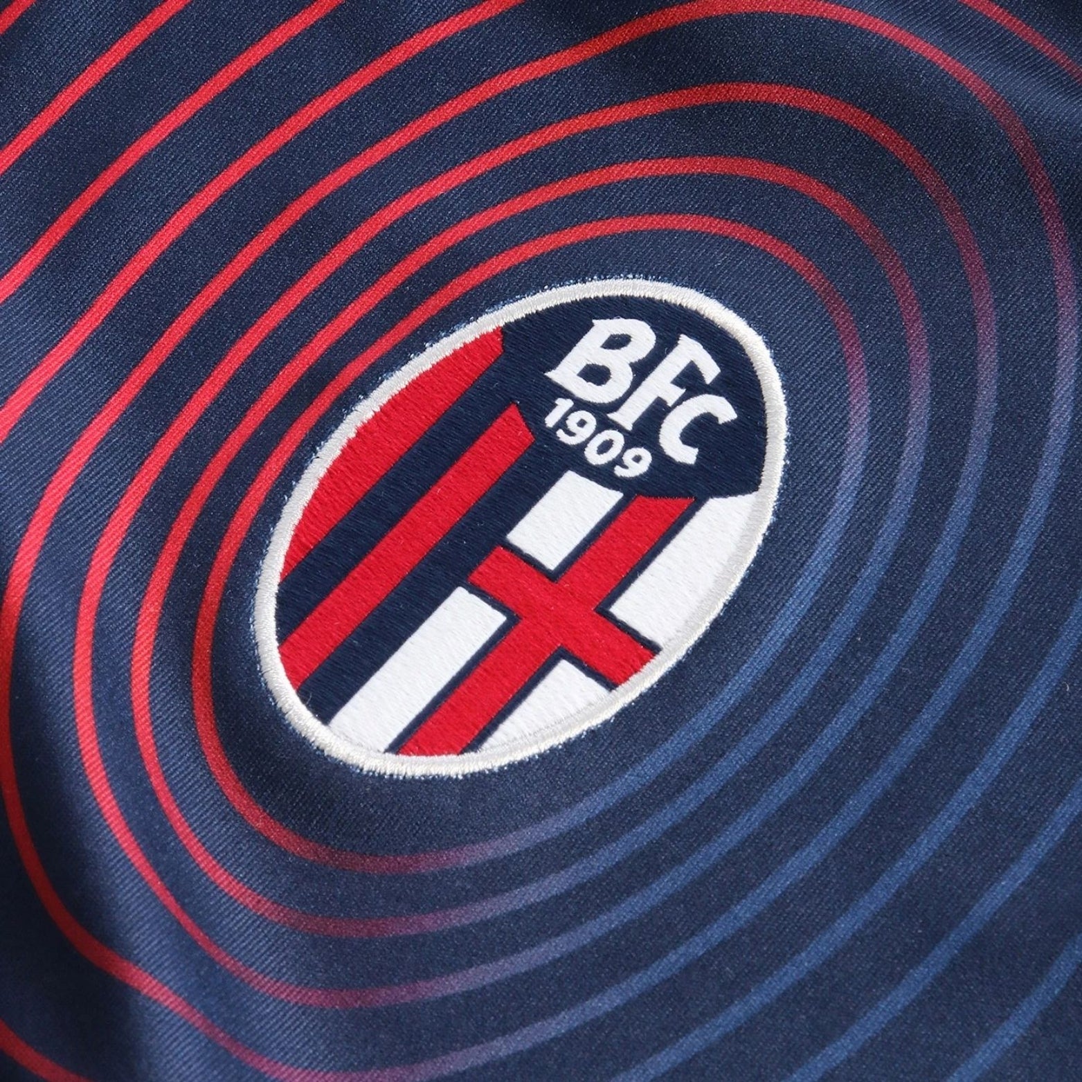 Bologna Avant-Match 25/26 - Vue rapprochée