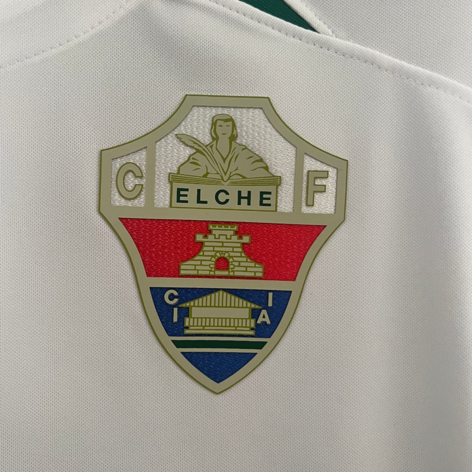 Elche Domicile 24/25 - Vue rapprochée
