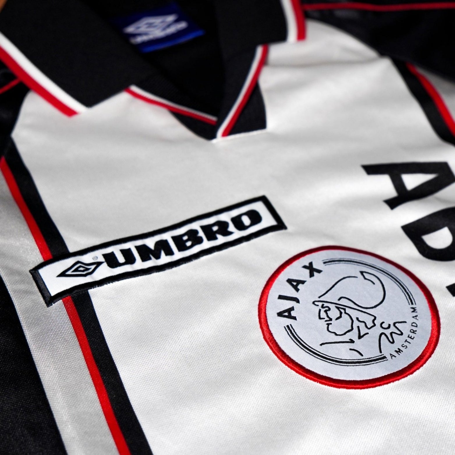 Ajax Extérieur 98/99 - Détail