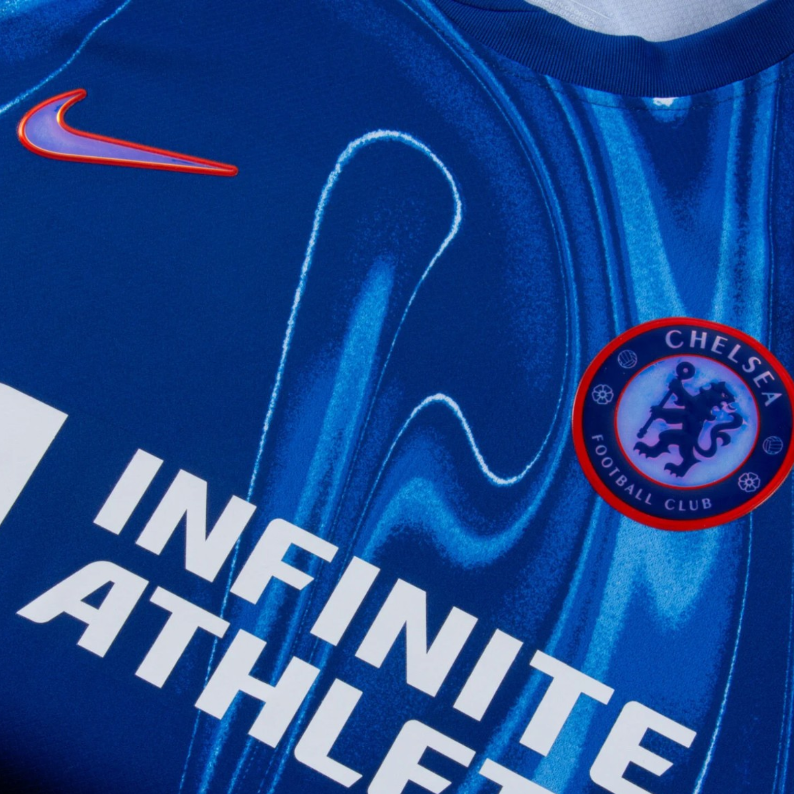 Chelsea Version Féminine 24/25 - Tous les Sponsors - Vue rapprochée