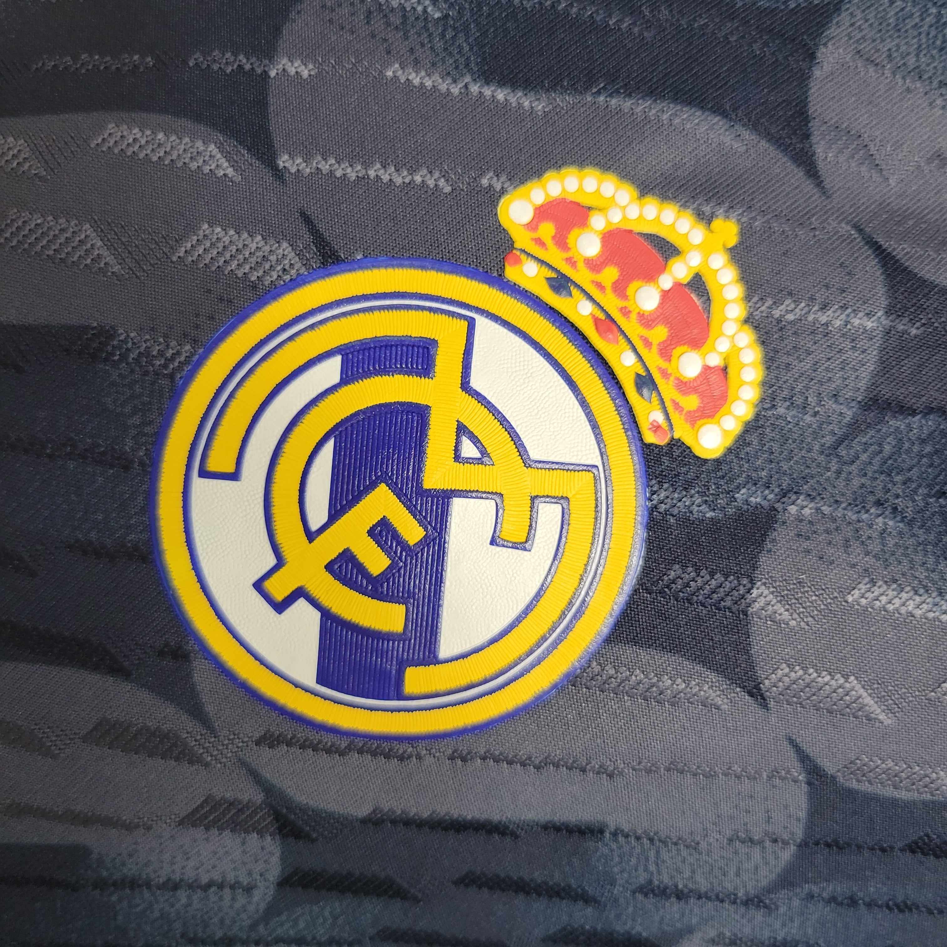 Real Madrid Extérieur 23/24 - Vue latérale