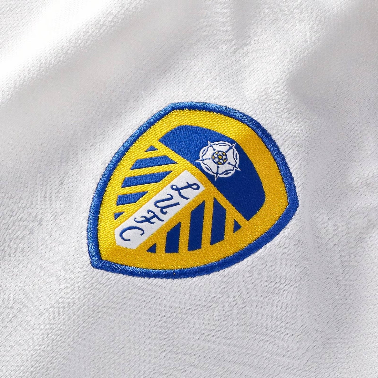 Leeds United Domicile 25/26 - Vue rapprochée