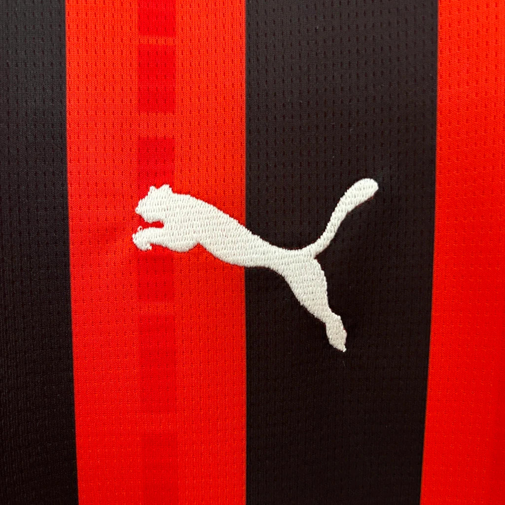 AC Milan Domicile 24/25 - Vue rapprochée