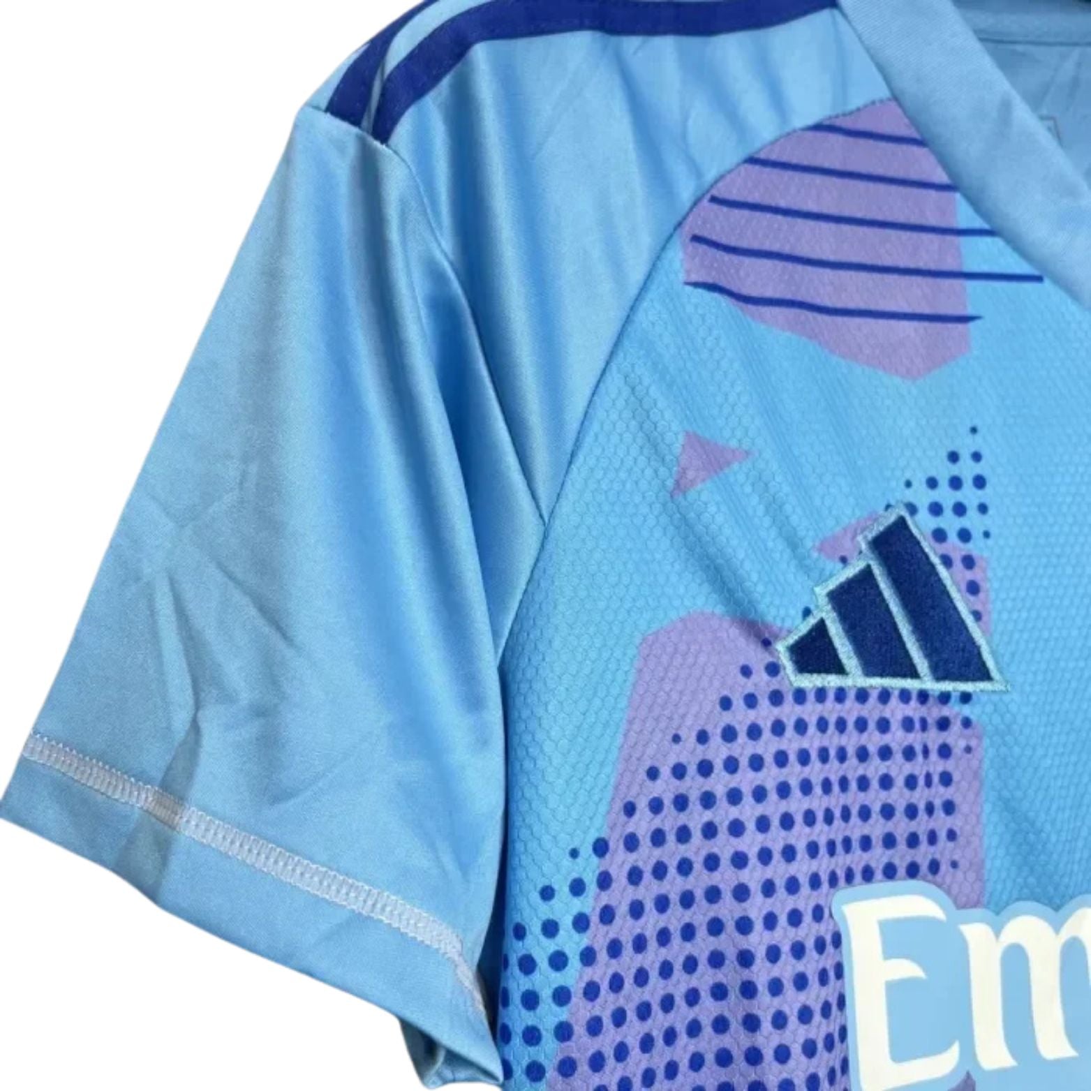 Real Madrid Gardiens de But 24/25 - Symbole HP inclus - Vue rapprochée