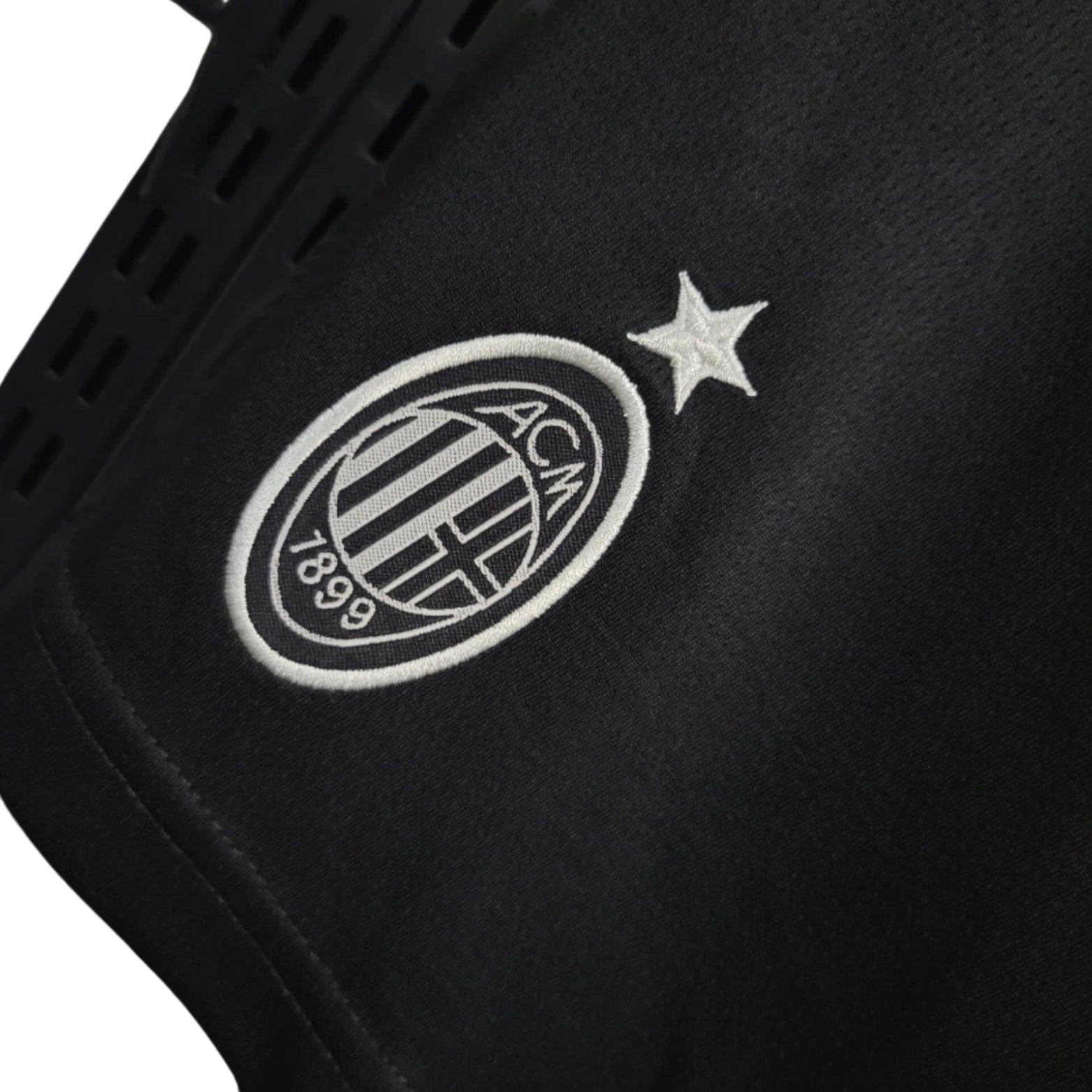 Short AC Milan Quatrième 23/24 - Détail