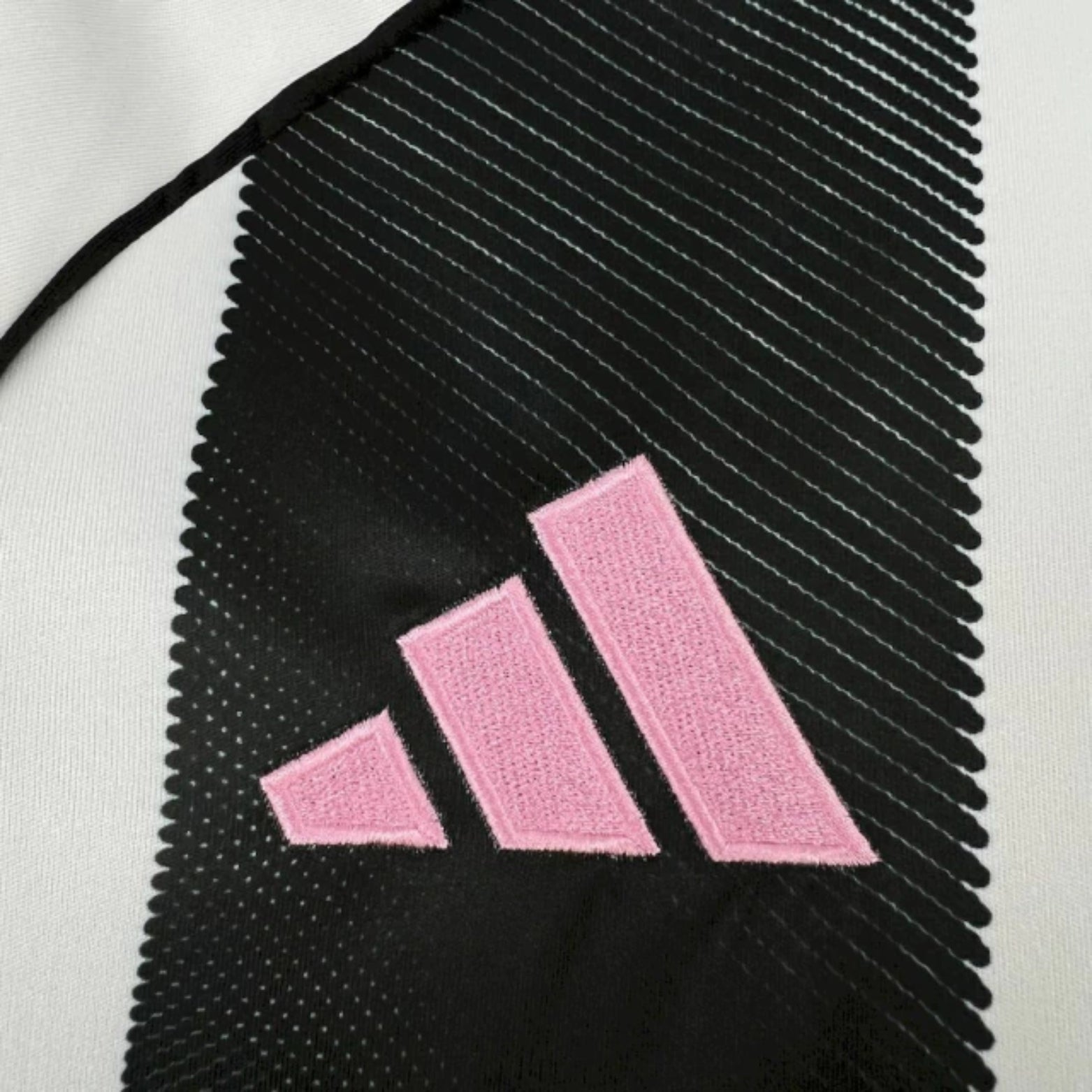 Juventus Domicile 25/26 - Vue rapprochée