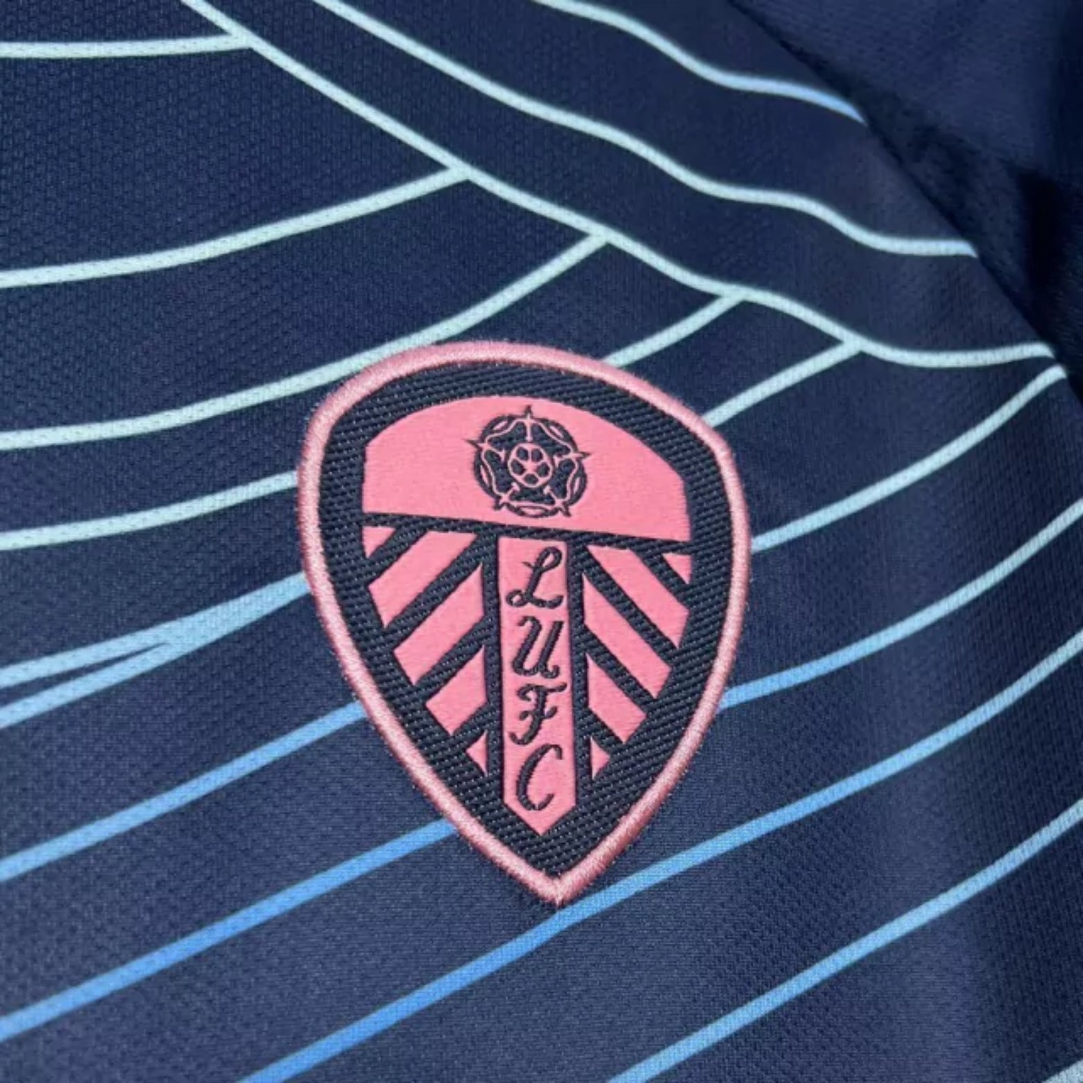 Leeds United Troisième 24/25 - Packaging