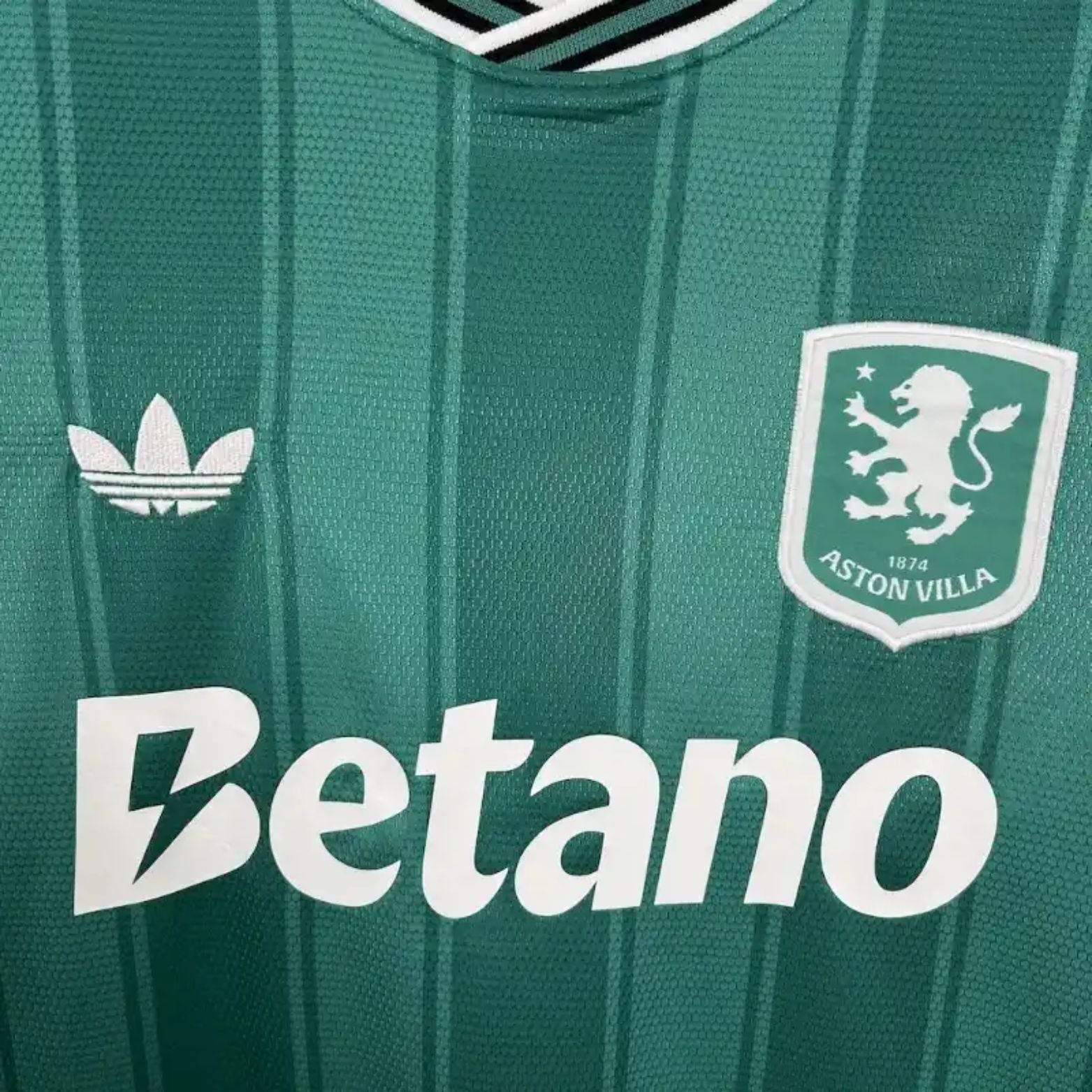 Aston Villa Édition Speciale 24/25 - Détail