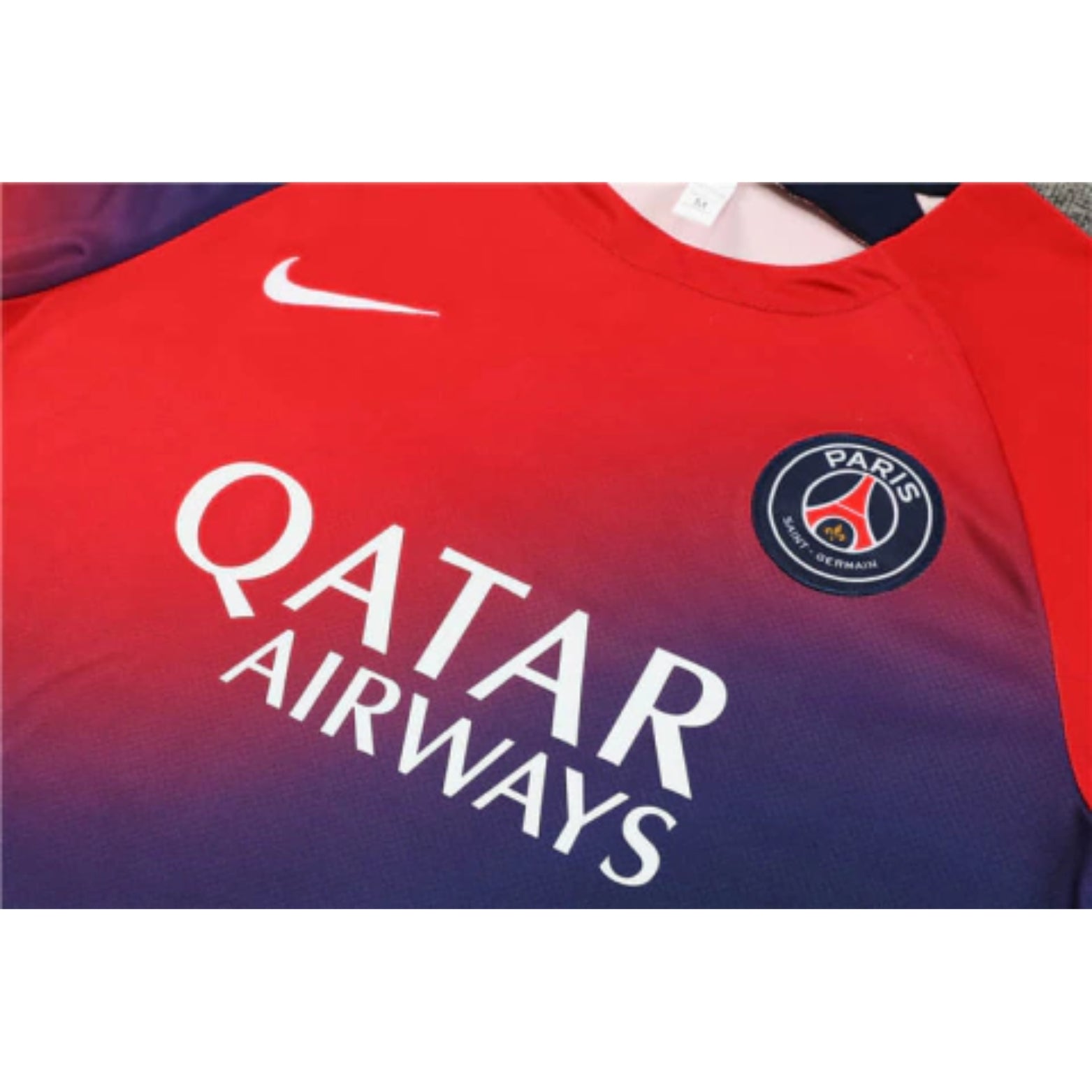 PSG 24/25 - Équipement de Entraînement - Vue rapprochée