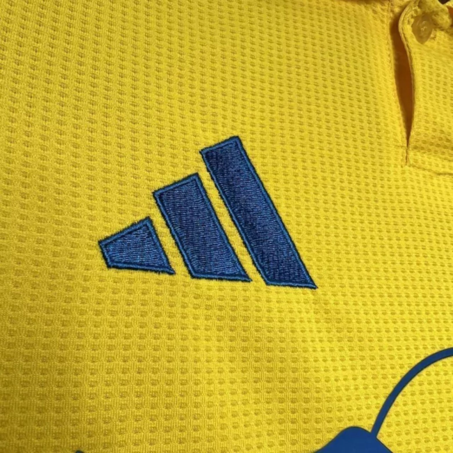 Leeds United Extérieur 24/25 - Vue latérale