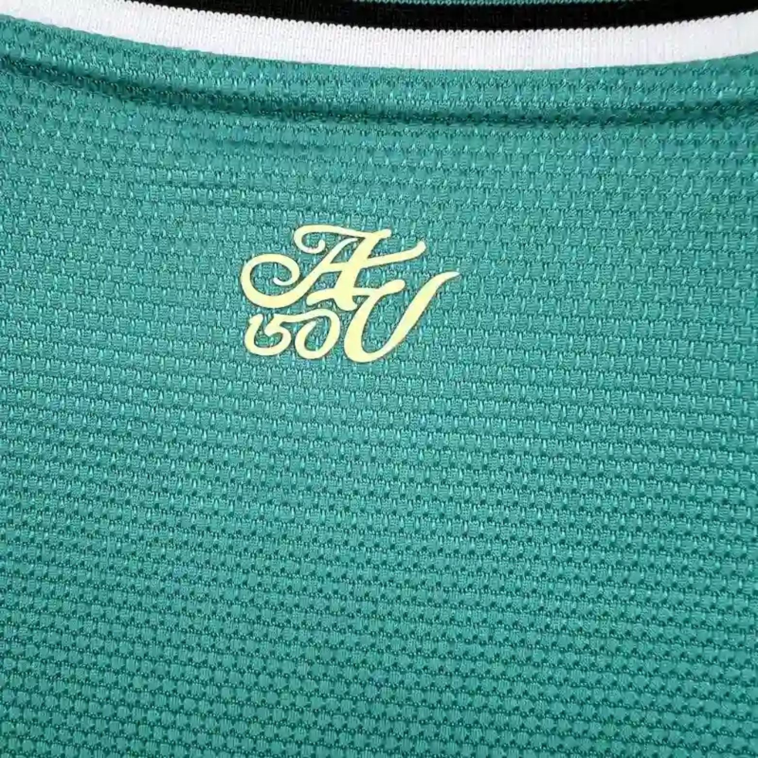 Aston Villa Édition Speciale 24/25 - Vue latérale