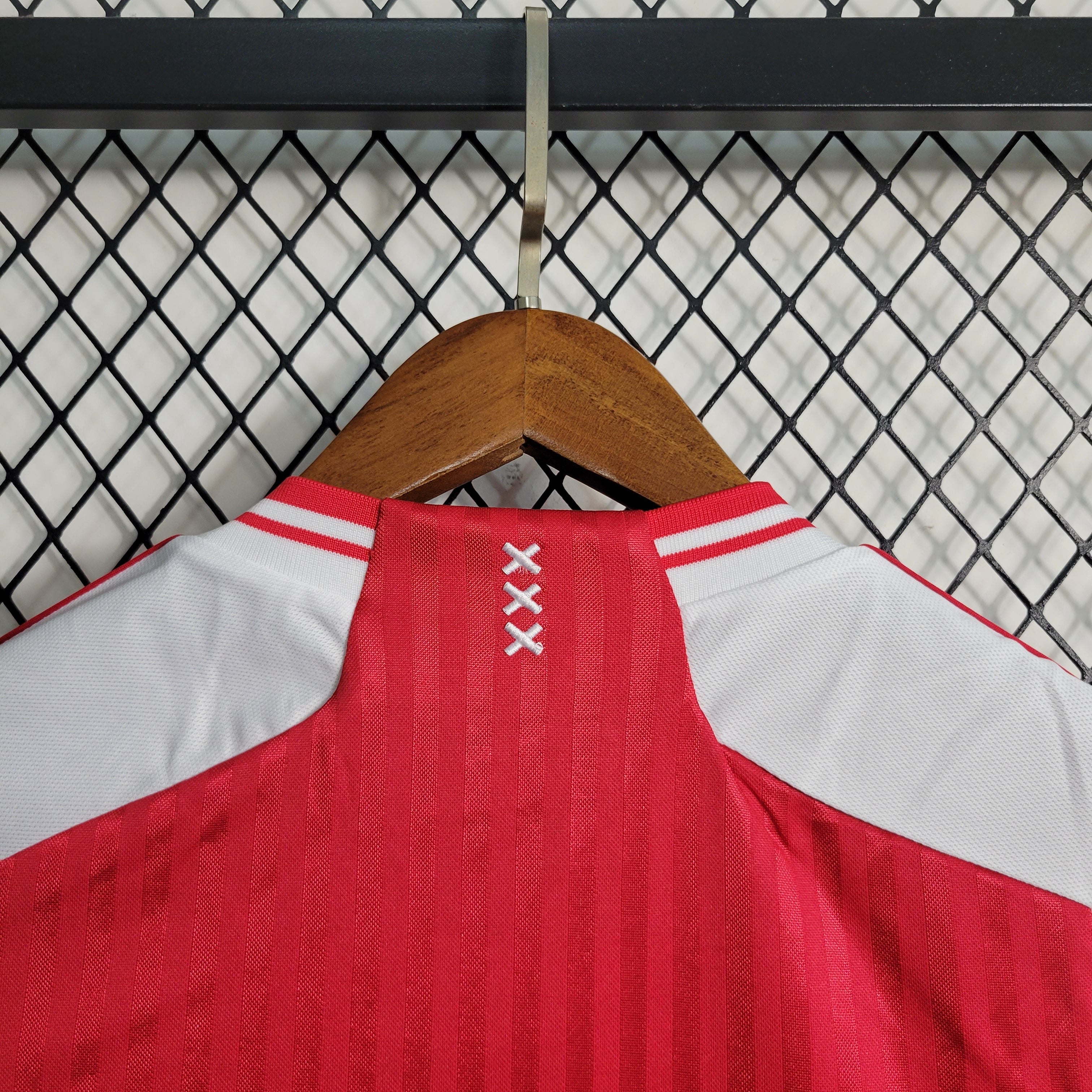 Ajax Domicile 23/24 - Vue rapprochée