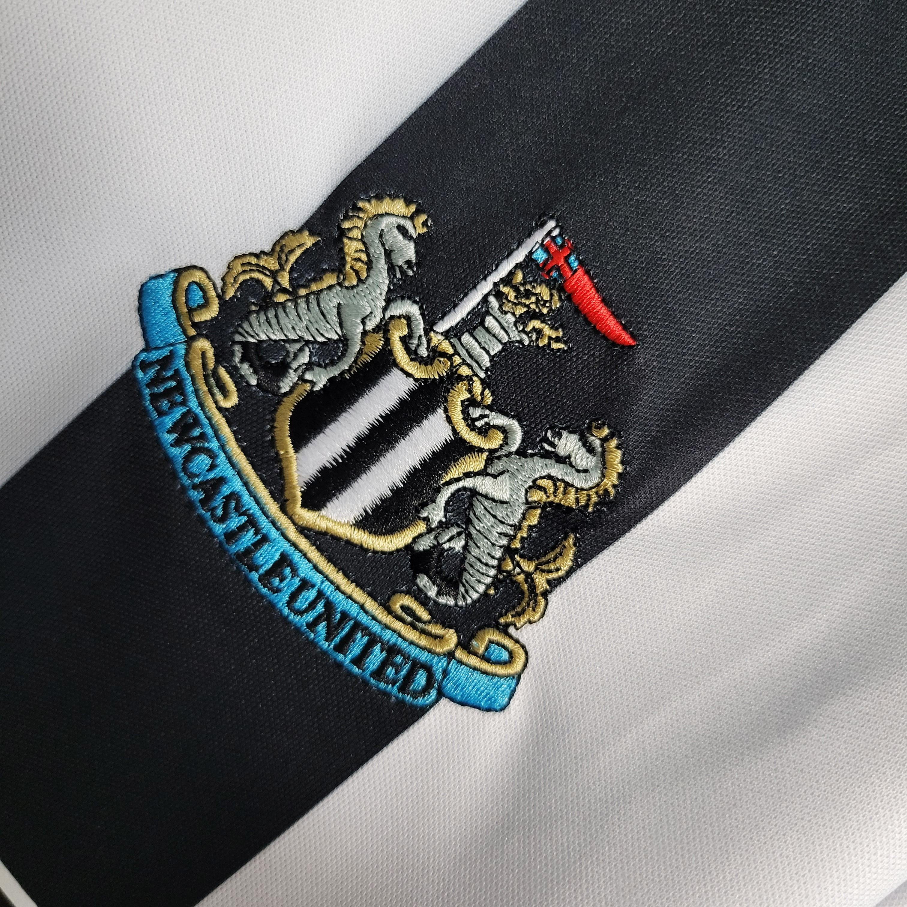 Newcastle United Domicile 23/24 - Vue rapprochée