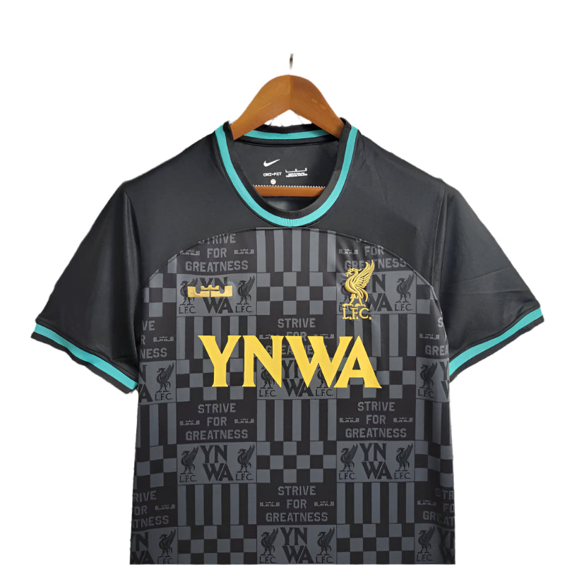 Liverpool Édition Spéciale 24/25 - Vue rapprochée