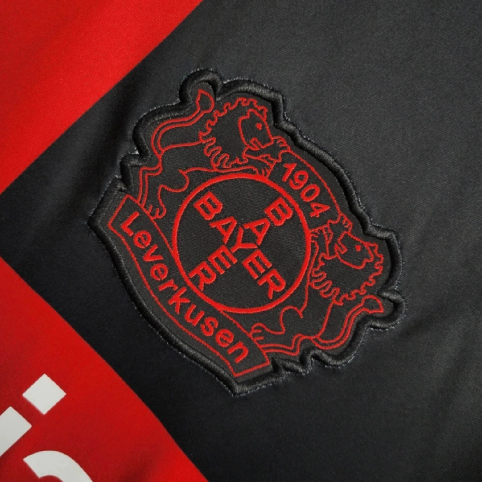Bayer 04 Leverkusen Domicile 23/24 - Vue rapprochée