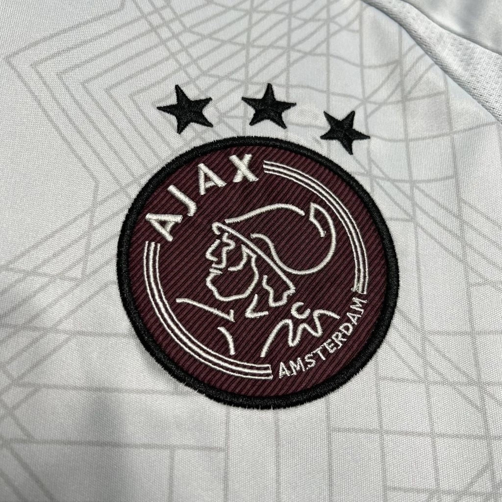 Ajax Troisième 24/25 - Vue rapprochée