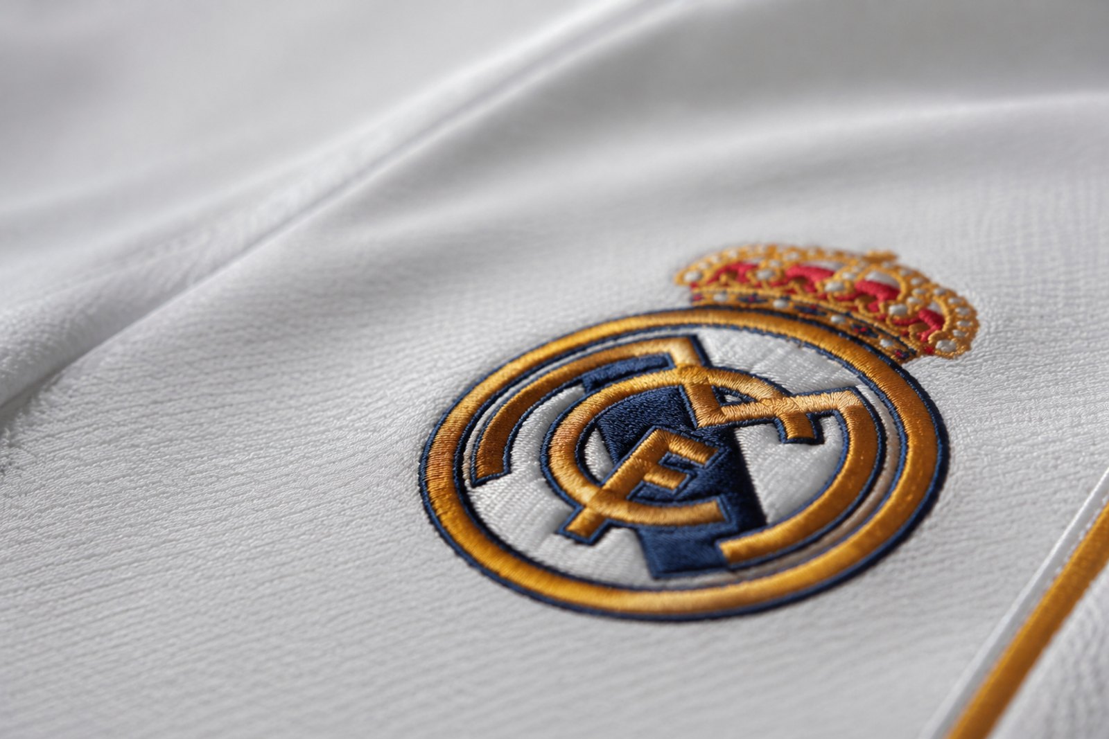 Comment Reconnaître un Vrai Maillot de Foot — Guide Anti-Arnaque