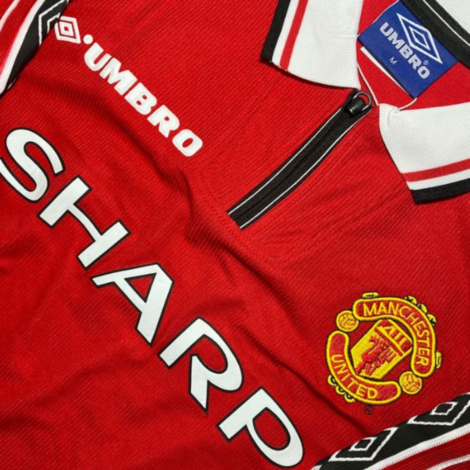 Manchester United Domicile 98/99 - Manches Longues - Détail
