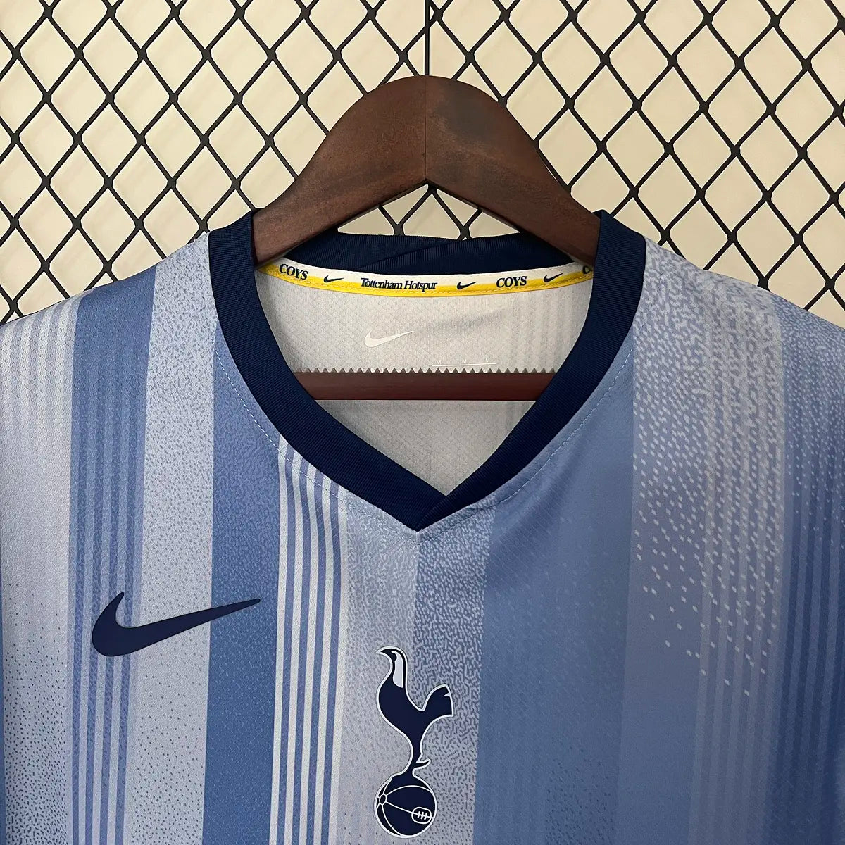 Tottenham Hotspur Extérieur 24/25 - Détail
