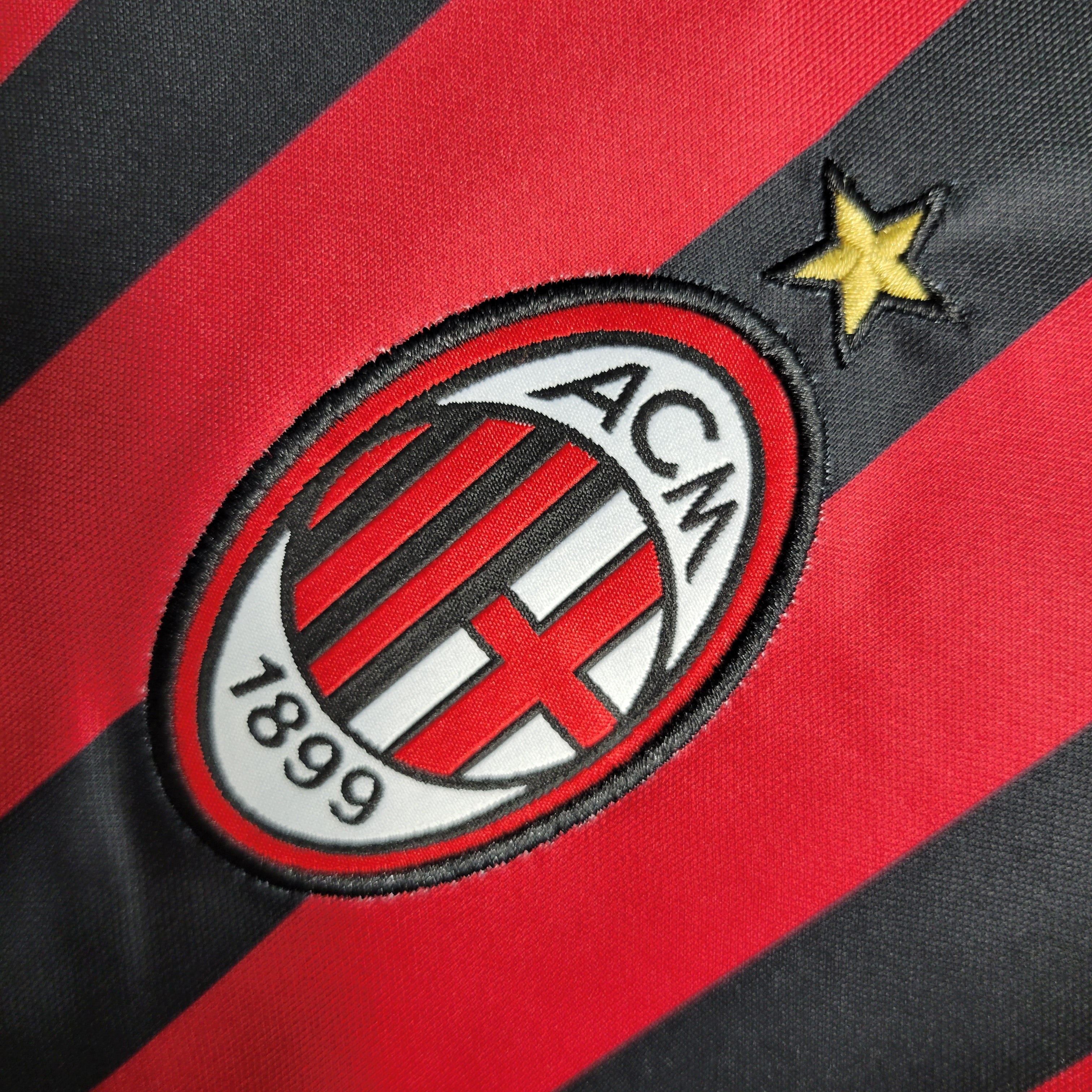 AC Milan Domicile 16/17 - Vue latérale