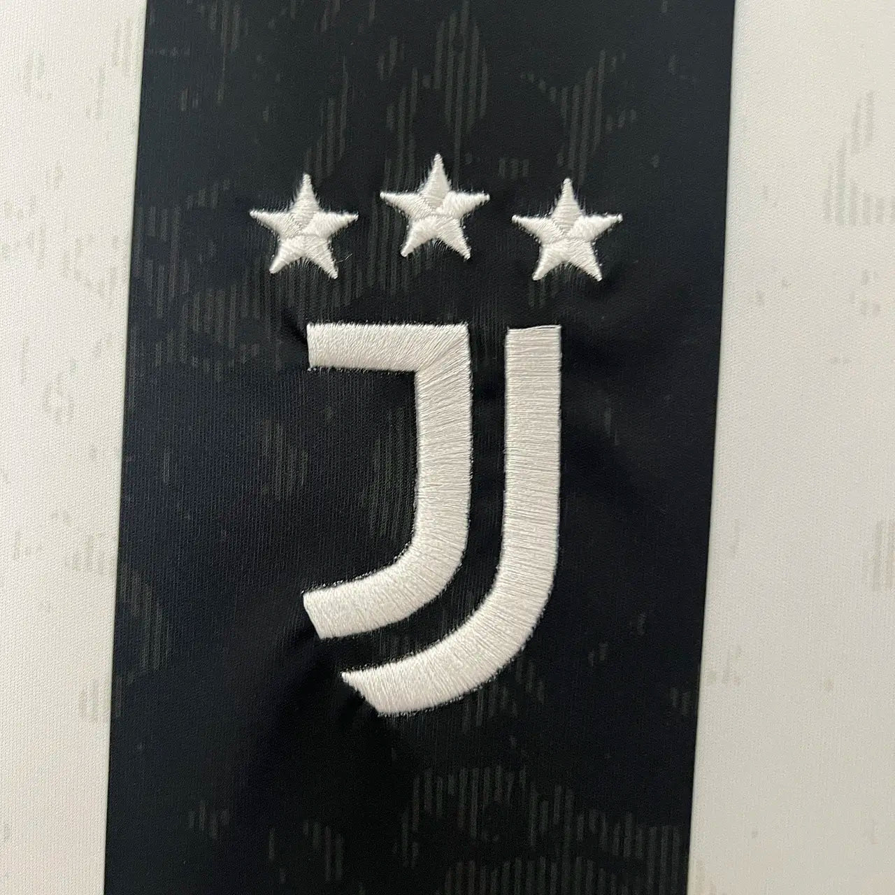Juventus Domicile 24/25 - Détail