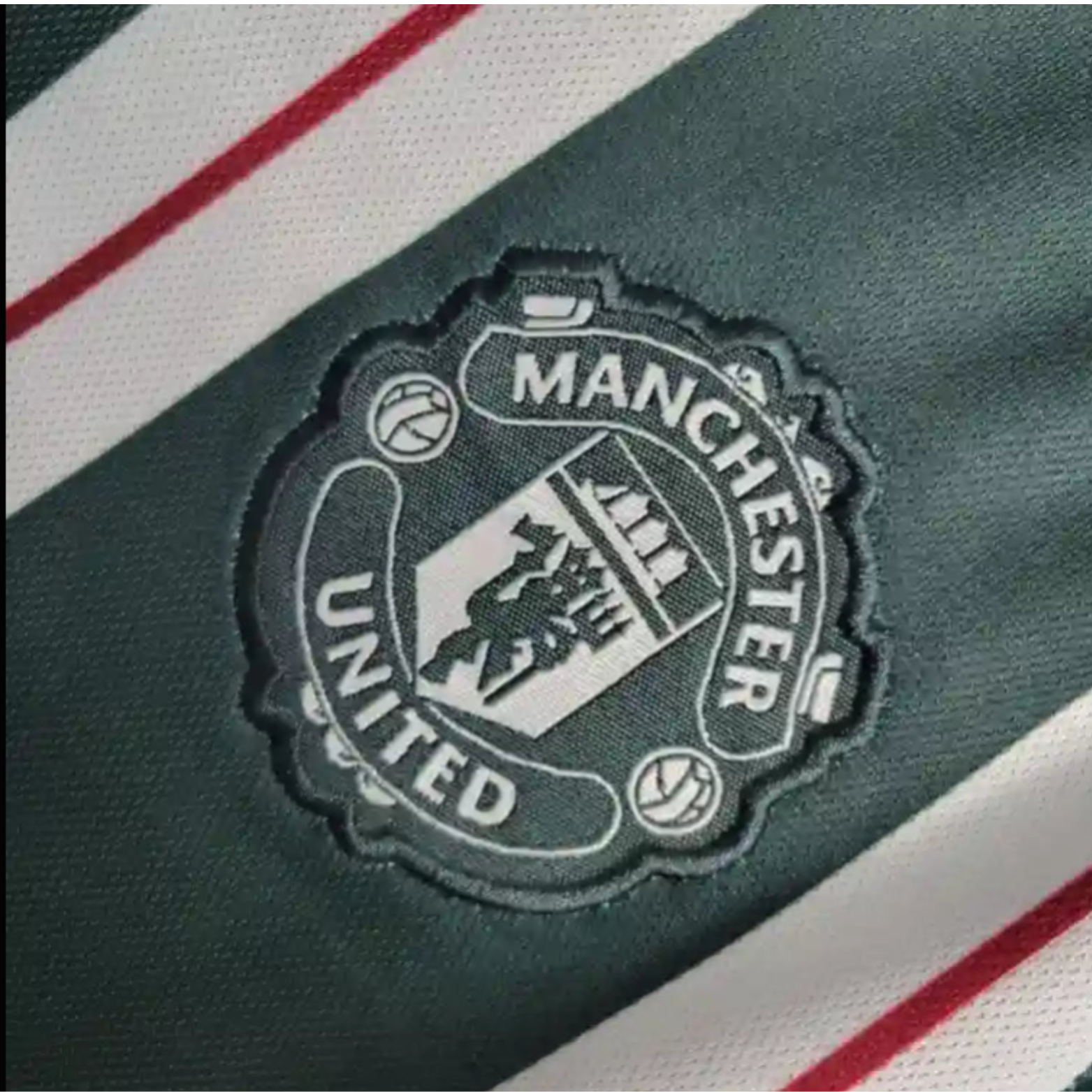 Manchester United Extérieur 23/24 - Vue rapprochée