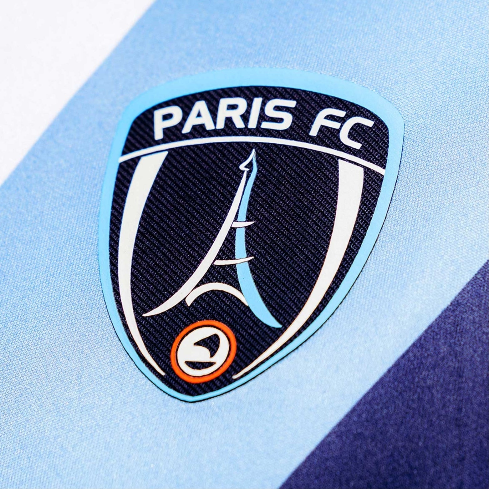 Paris FC Extérieur 25/26 - Vue rapprochée