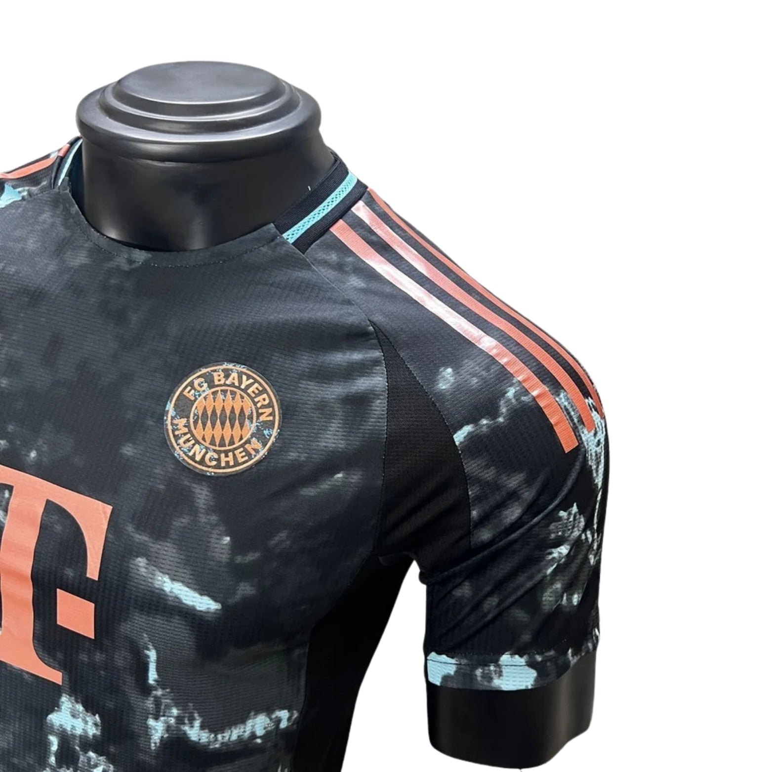 Bayern Munique Extérieur 24/25 - Vue rapprochée