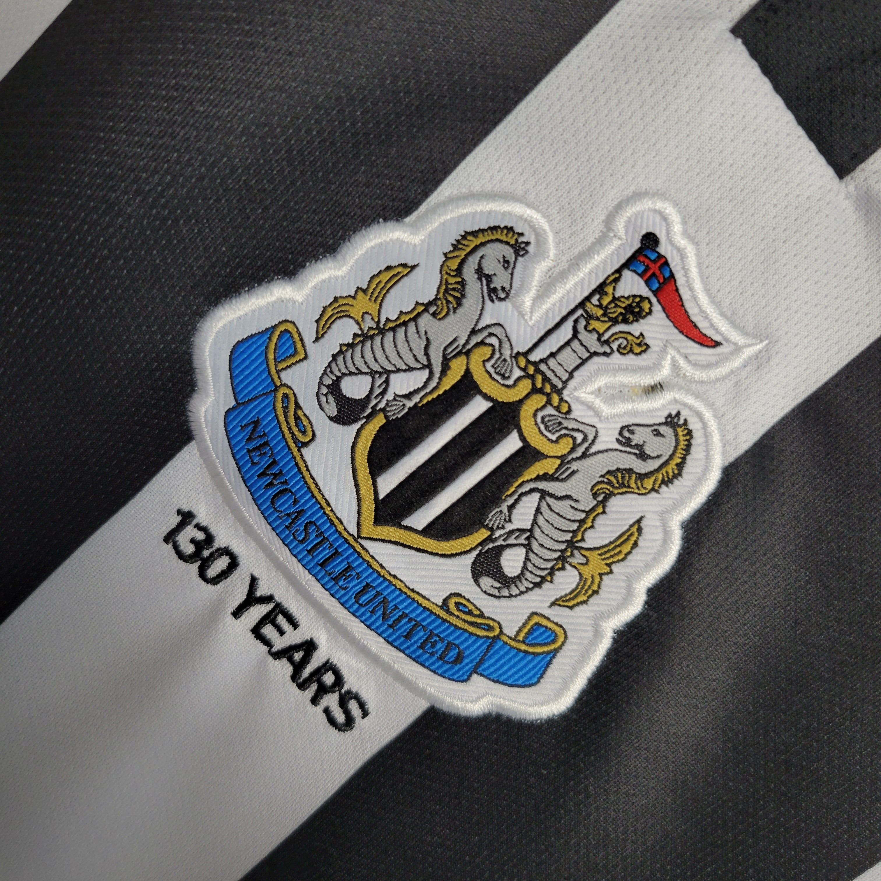 Newcastle United 130e anniversaire 23/24 - Vue rapprochée