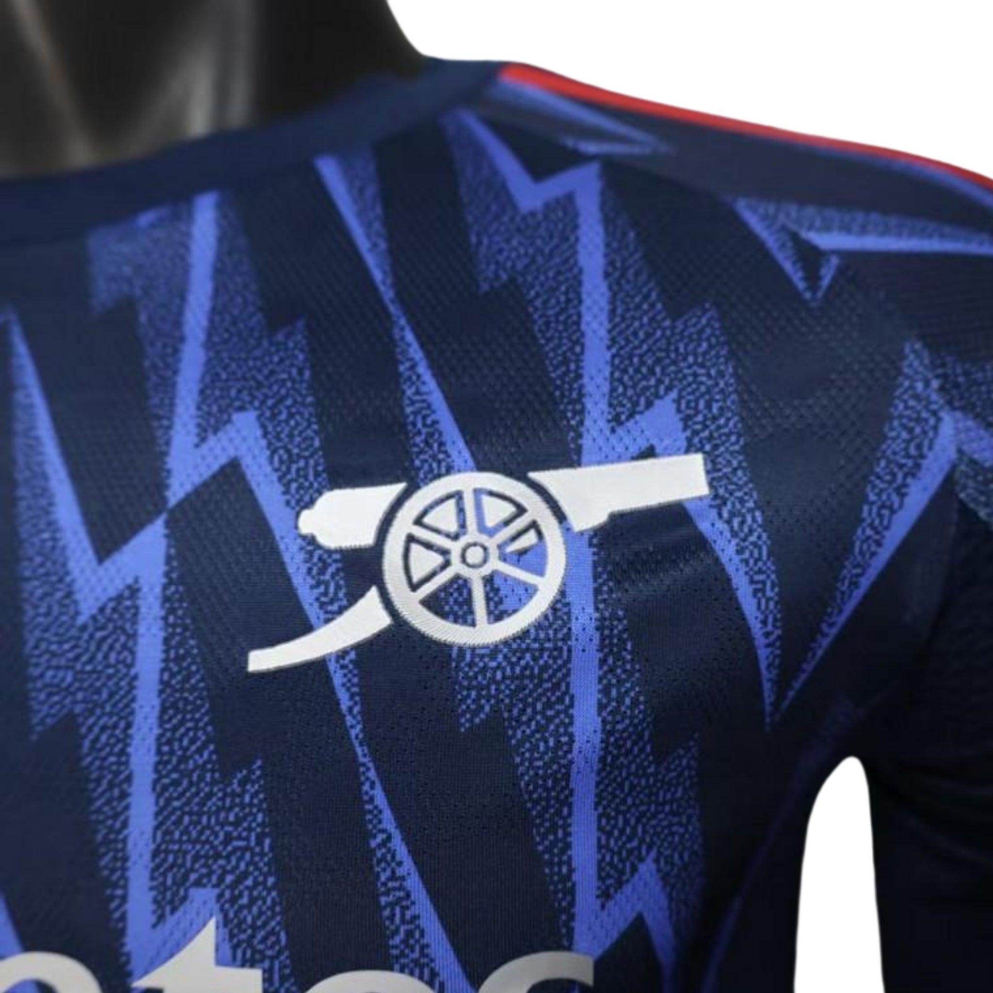 Arsenal Extérieur 25/26 - Manches Longues - Vue rapprochée