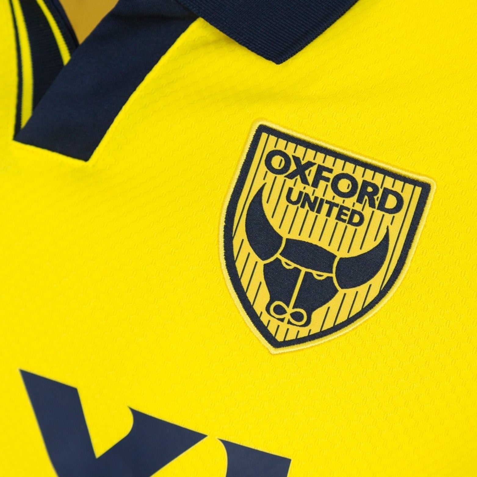 Oxford United Domicile 25/26 - Vue rapprochée