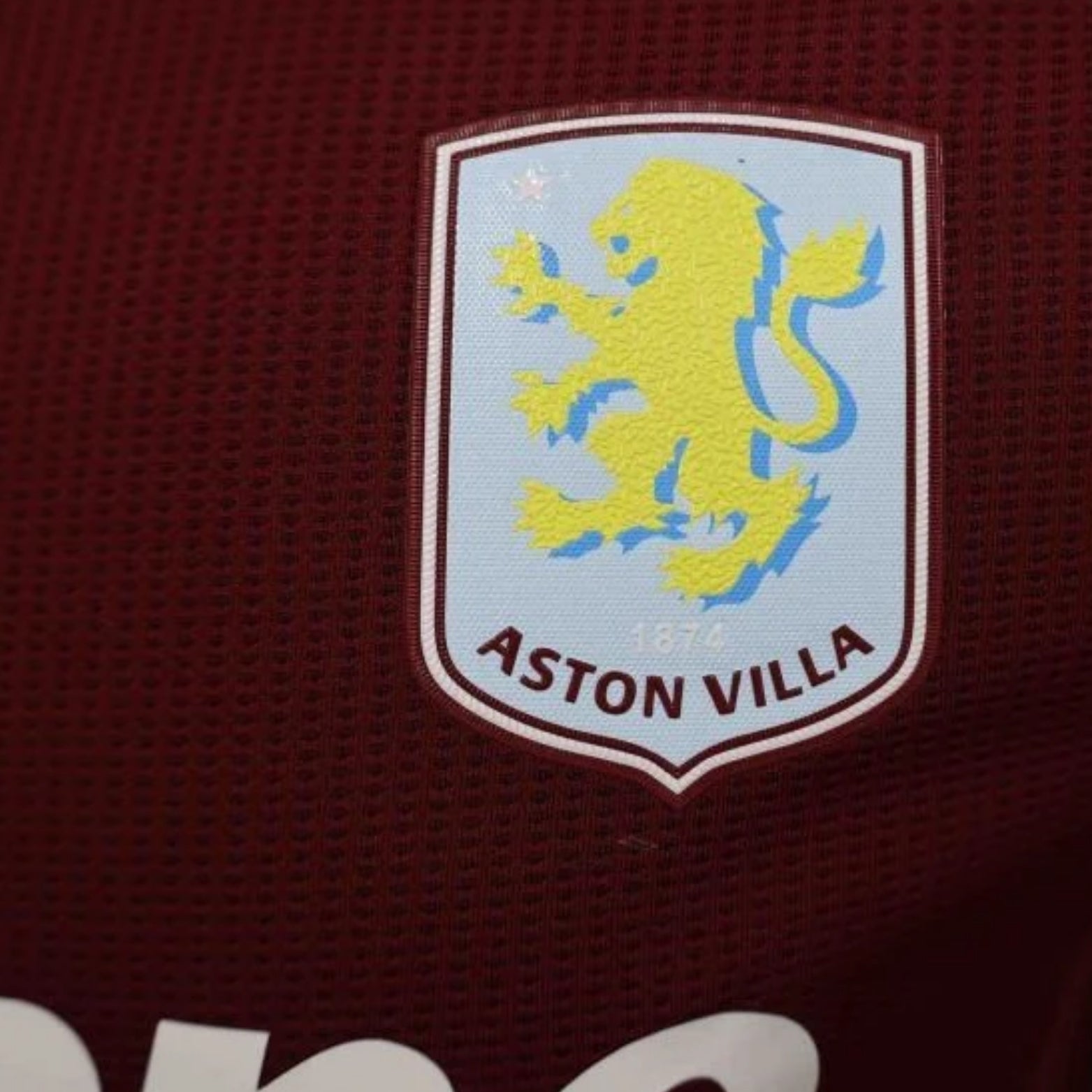 Aston Villa Domicile 24/25 - Vue rapprochée