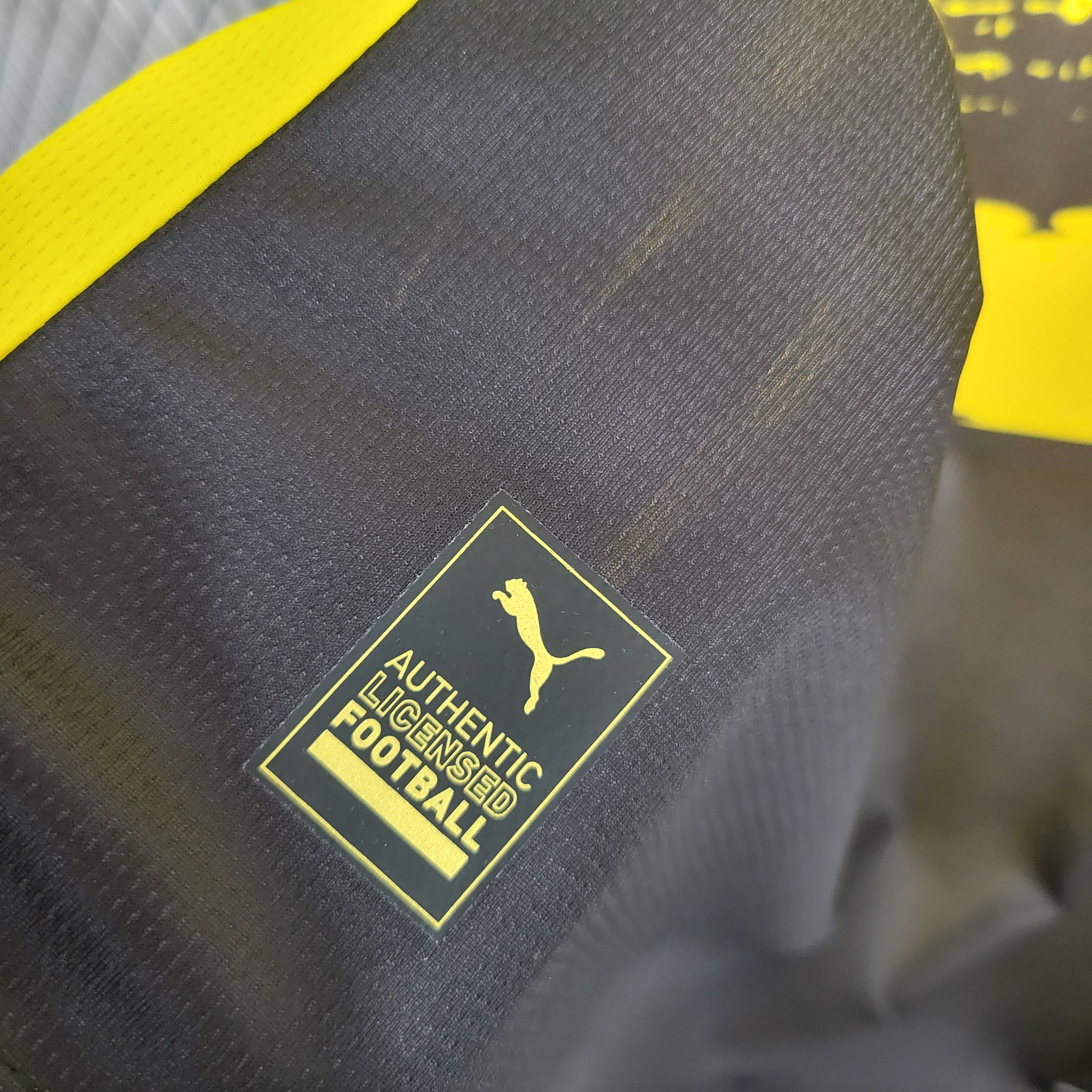 Borussia Dortmund Domicile 23/24 - Vue latérale