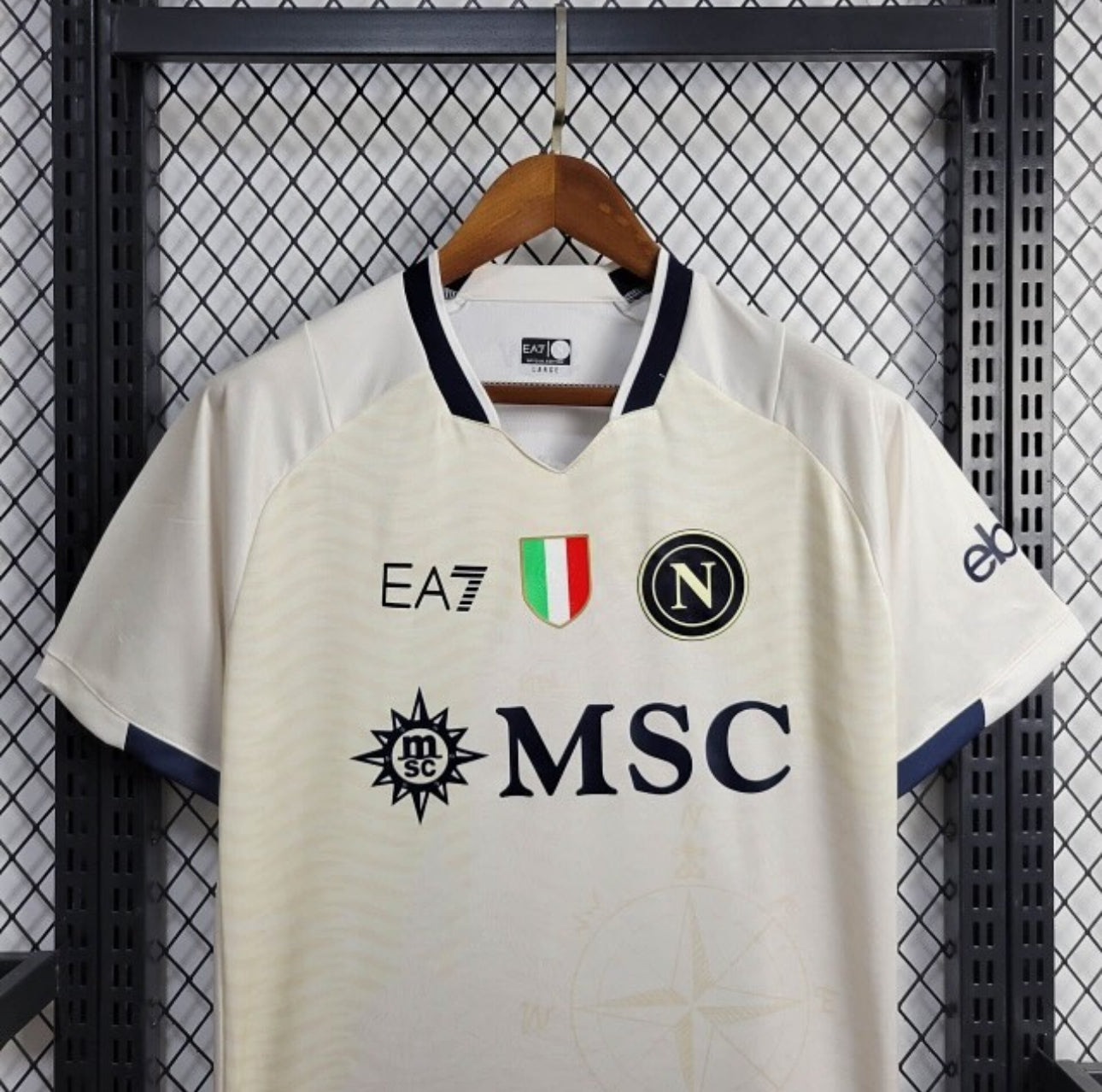 Naples Édition Spéciale 24/25 - Vue rapprochée