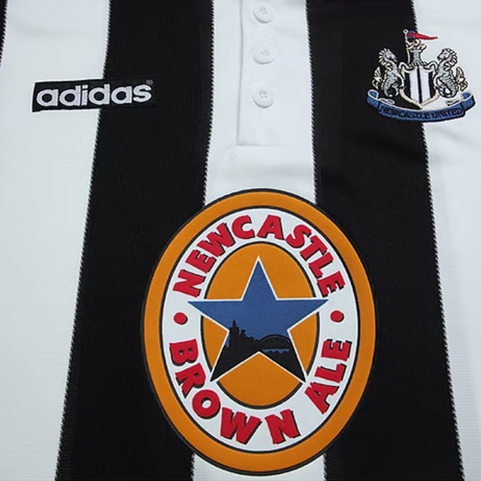 Newcastle United Domicile 95/96 - Vue rapprochée