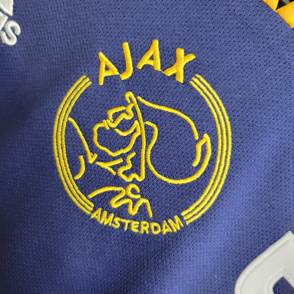 Ajax Away 00/01