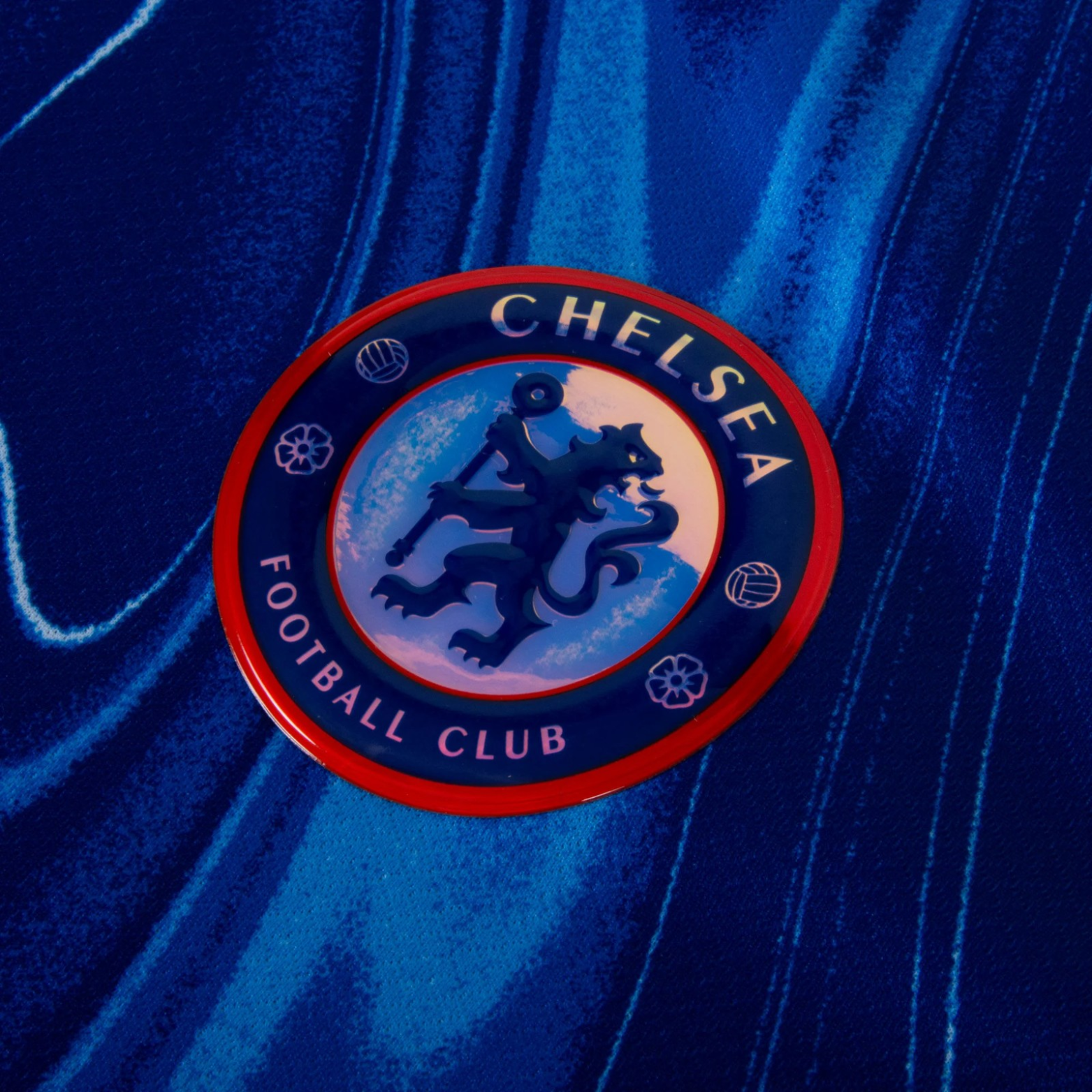 Chelsea Version Féminine 24/25 - Tous les Sponsors - Porté