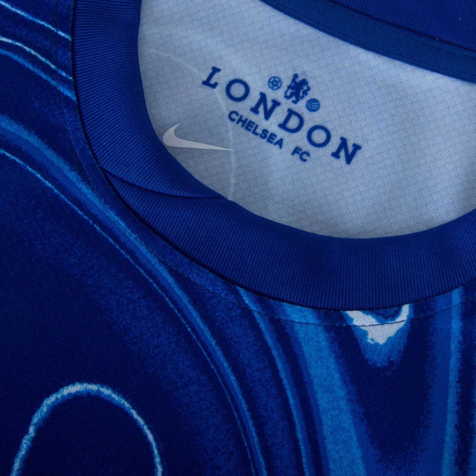 Chelsea Version Féminine 24/25 - Tous les Sponsors - Détail