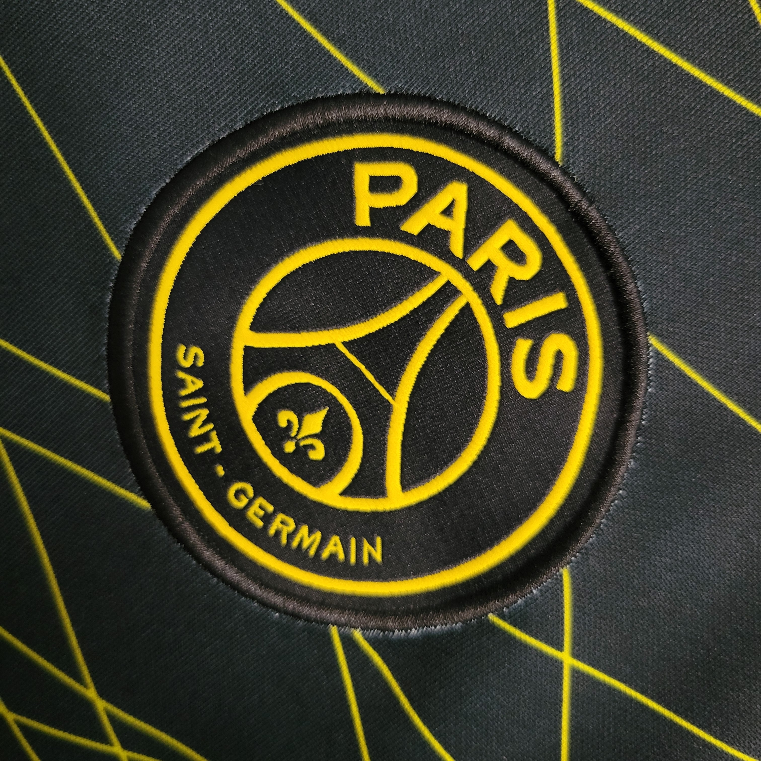 PSG Quatrième 23/24 - Vue rapprochée