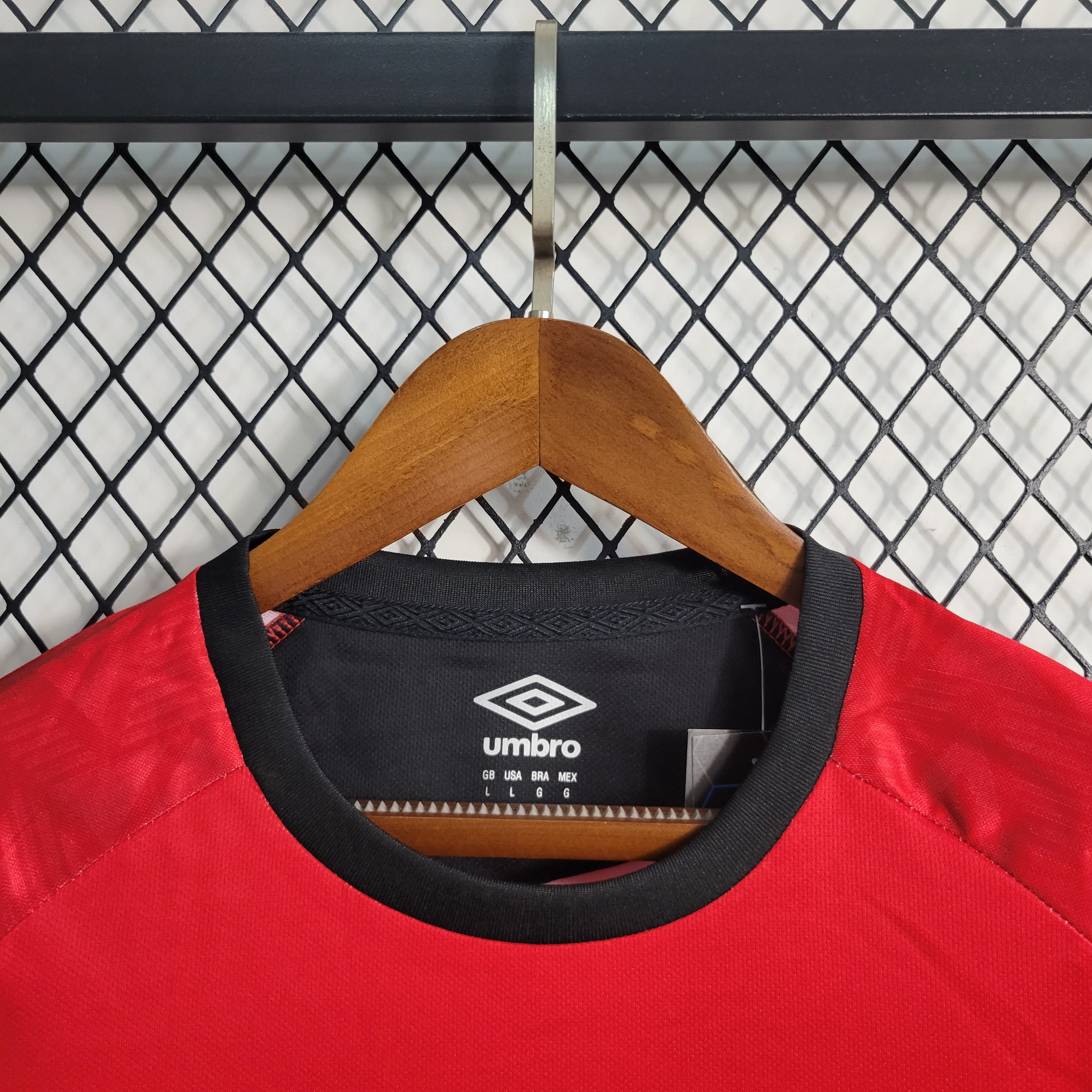 Athletico Paranaense Domicile 23/24 - Vue rapprochée