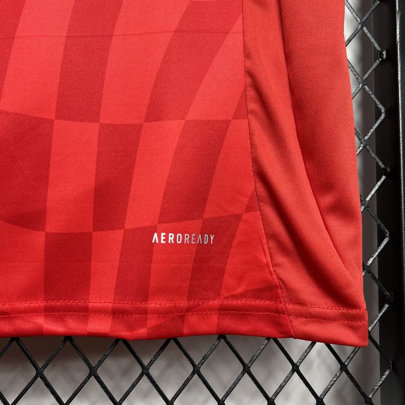 Aberdeen F.C Domicile 24/25 - Vue latérale