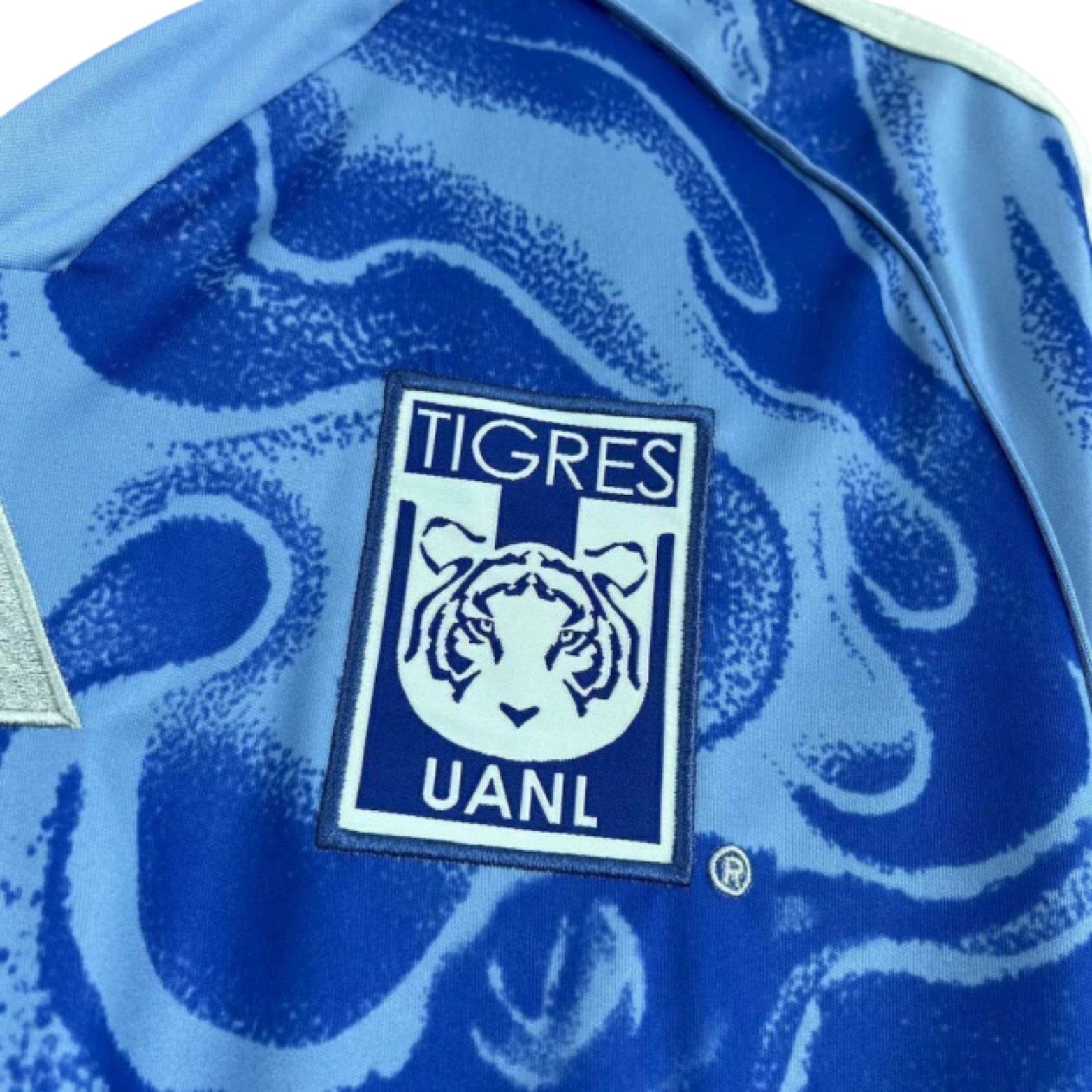 UANL Tigres Extérieur 25/26 - Vue rapprochée