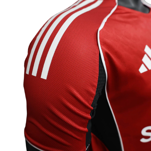 Manchester United Domicile 25/26 - Détail