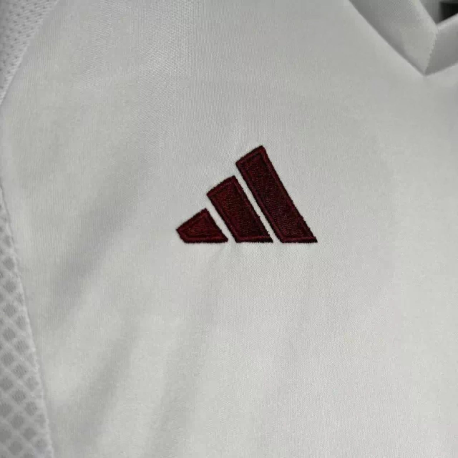 Kit - Aston Villa Extérieur 24/25 - Détail