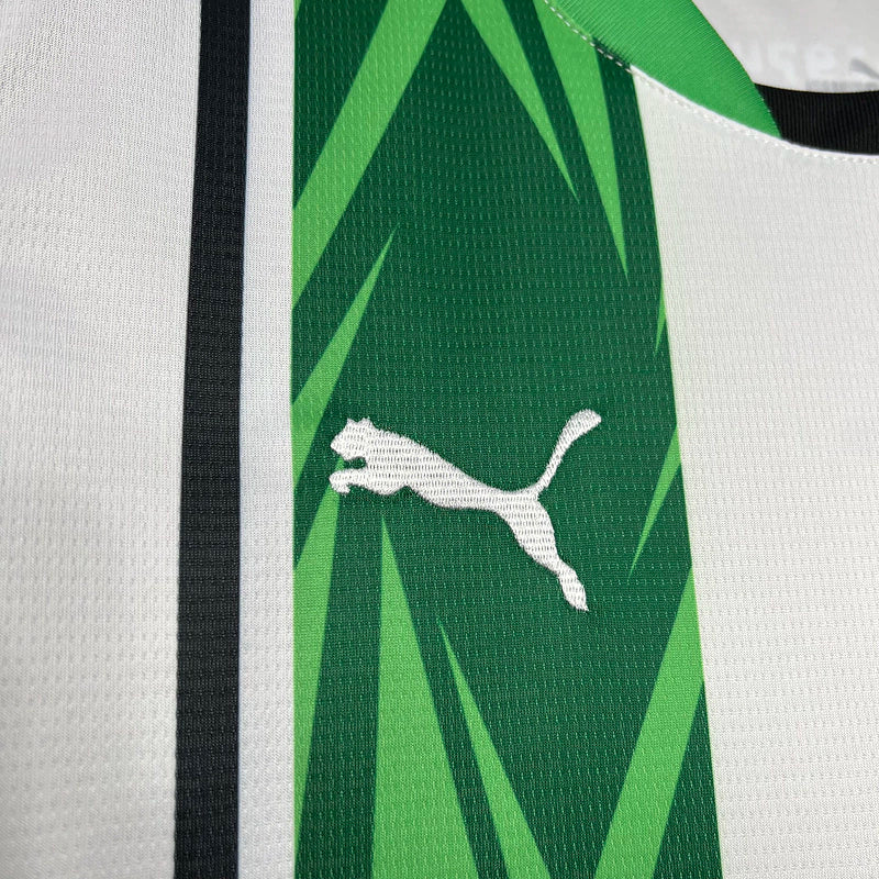 Borussia Mönchengladbach Domicile 24/25 - Vue latérale