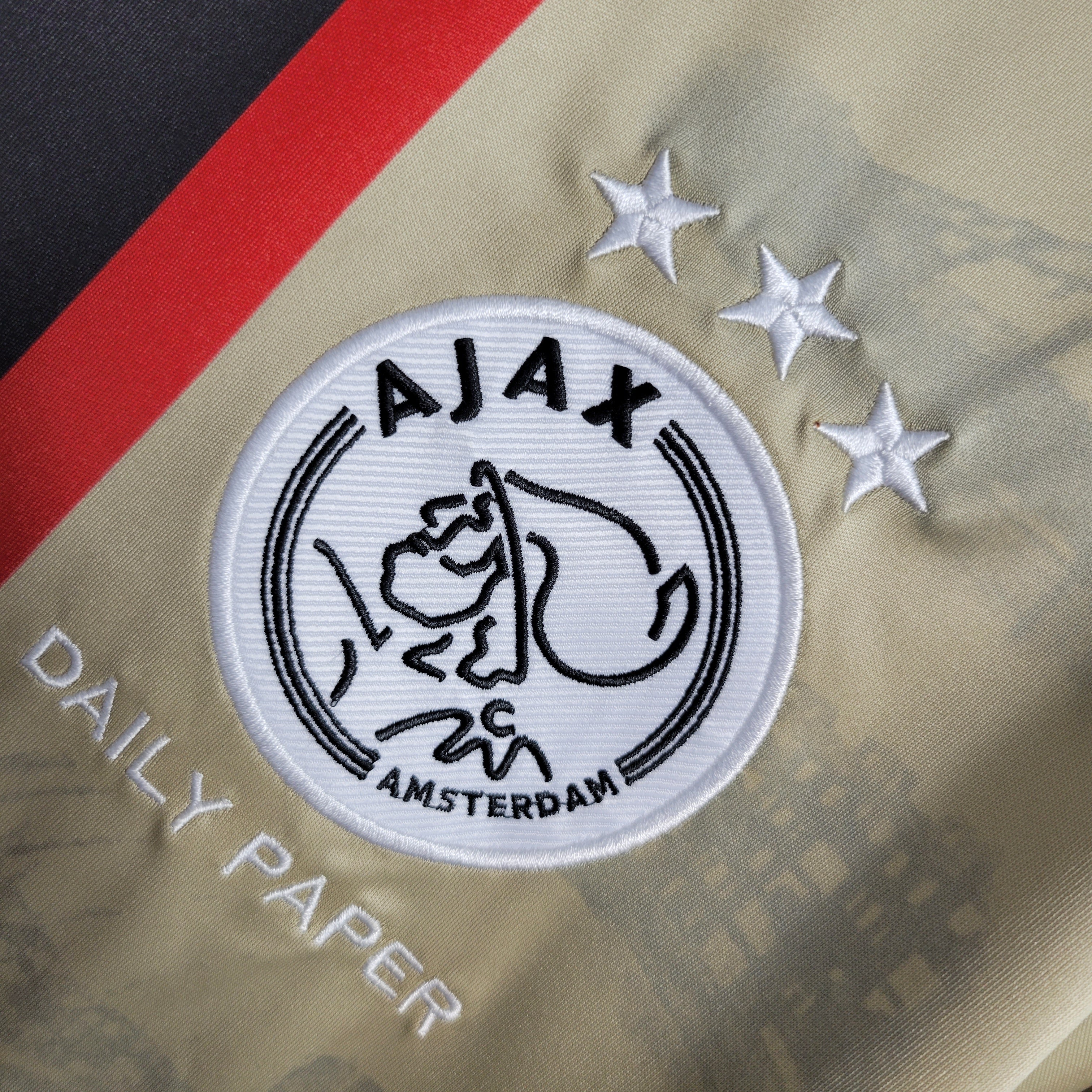 Ajax Extérieur 22/23 - Vue rapprochée