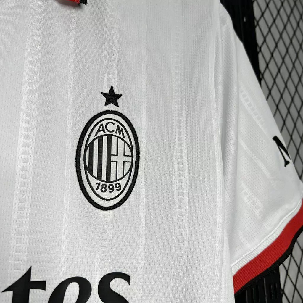 AC Milan Extérieur 24/25 - Vue rapprochée